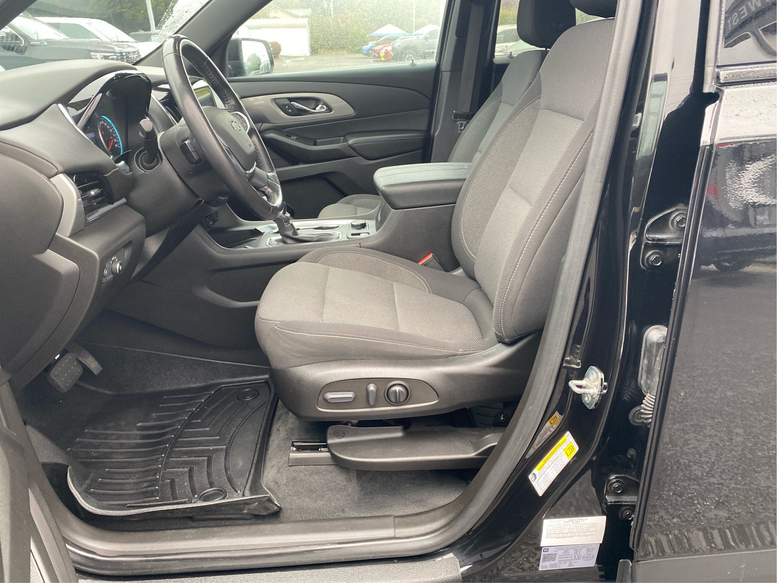 2022 Chevrolet Traverse LT Cloth