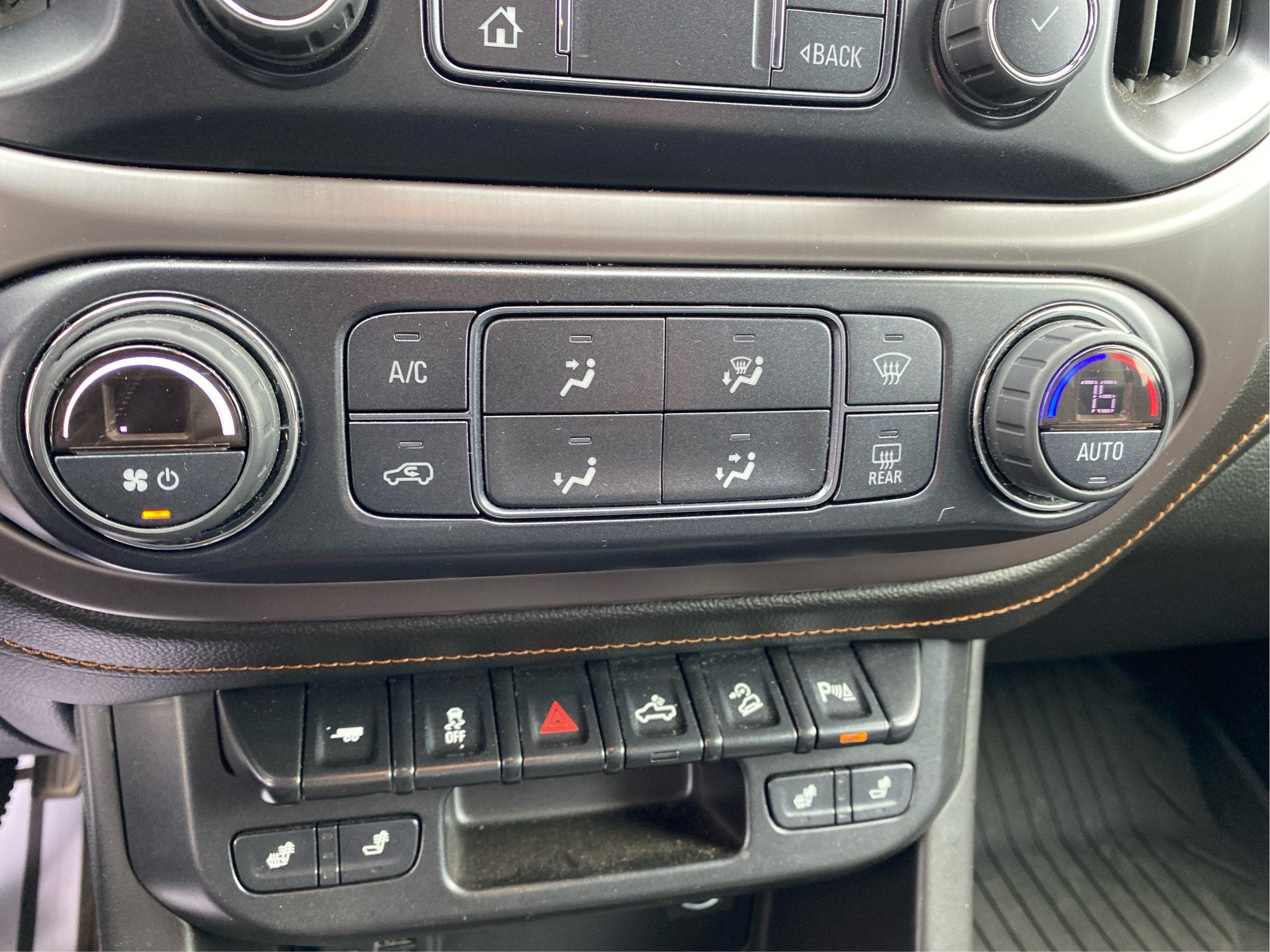 2021 GMC Canyon 4WD AT4 w/Leather