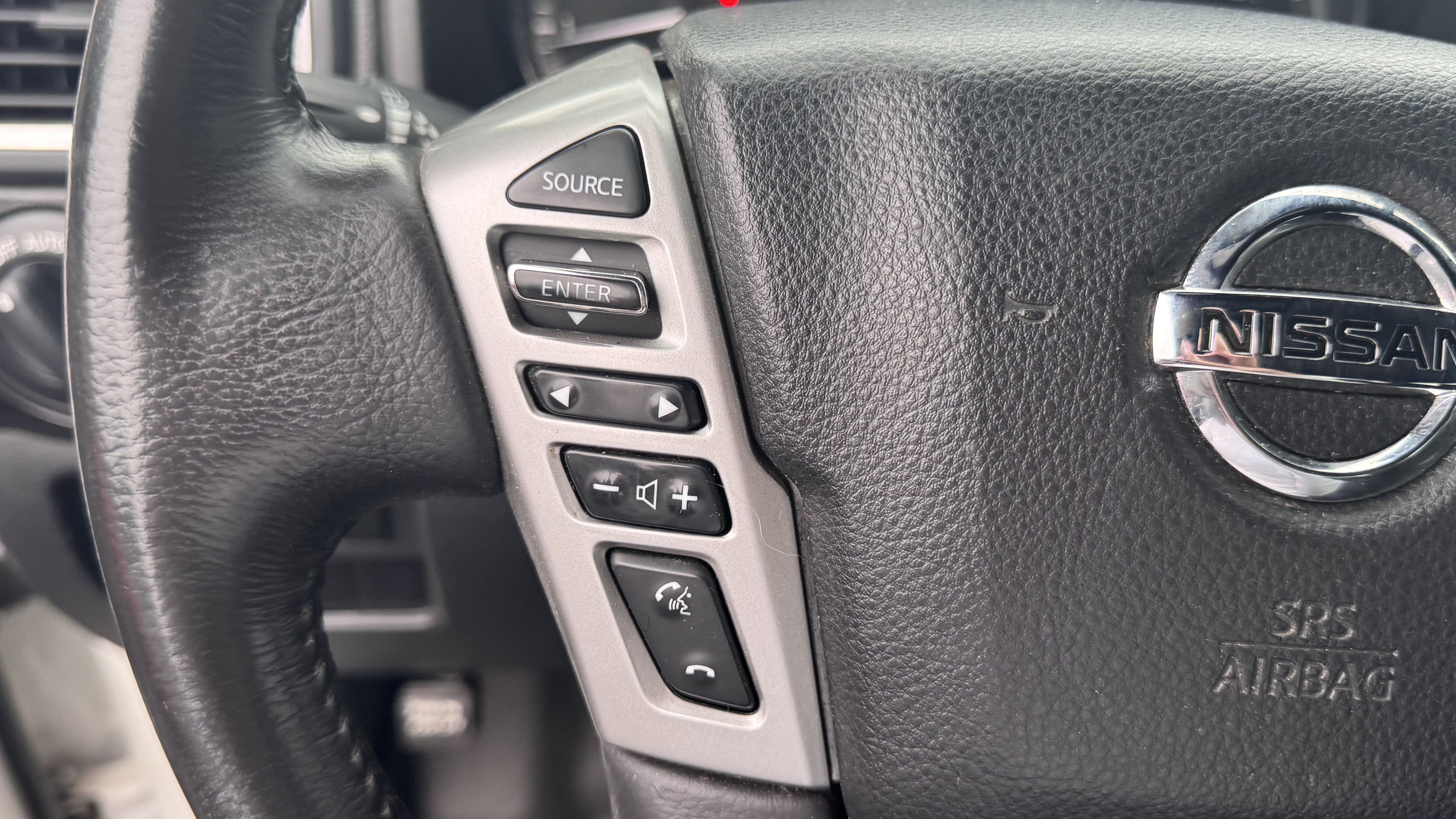 2018 Nissan TITAN SV