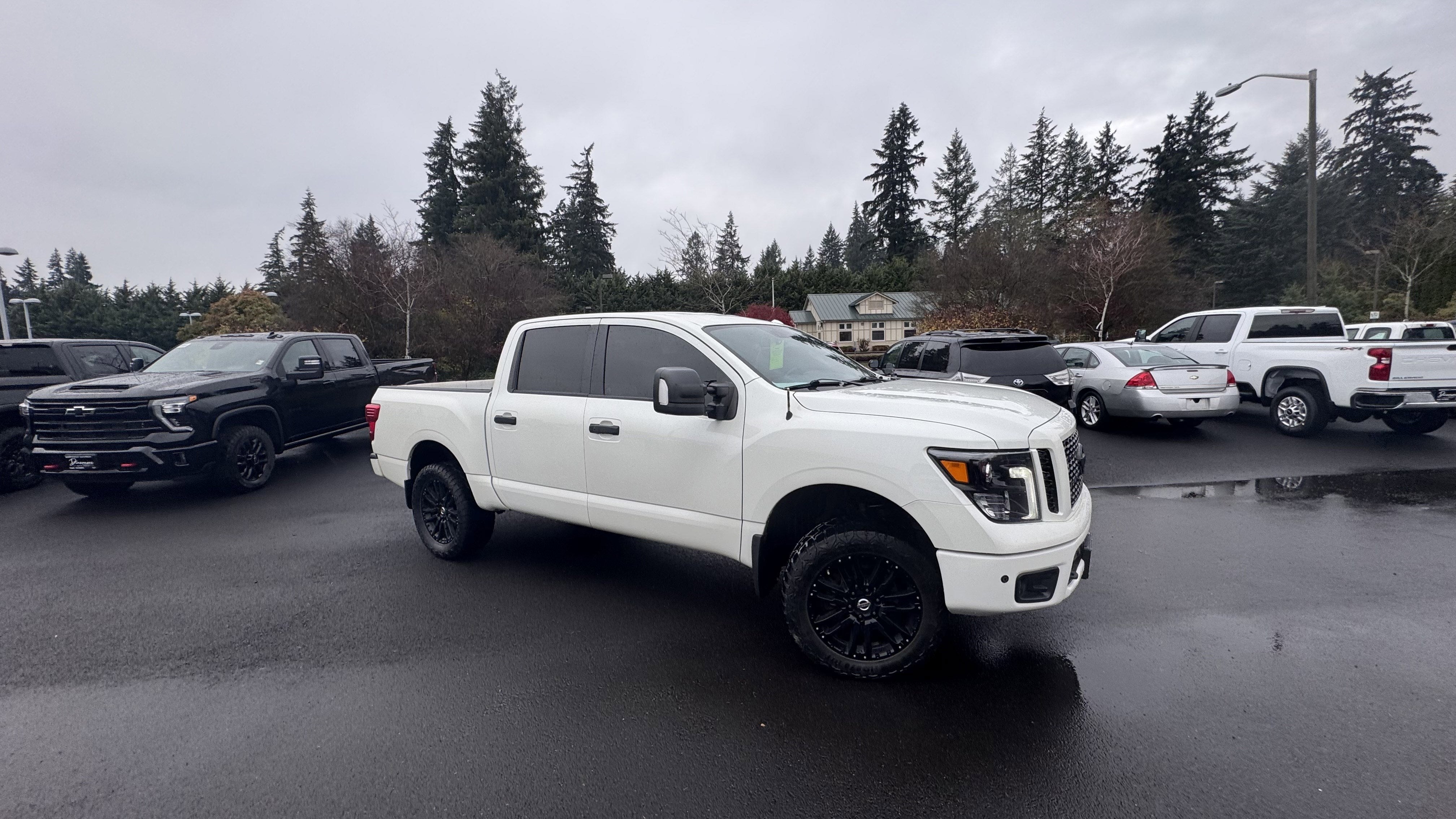 2018 Nissan TITAN SV