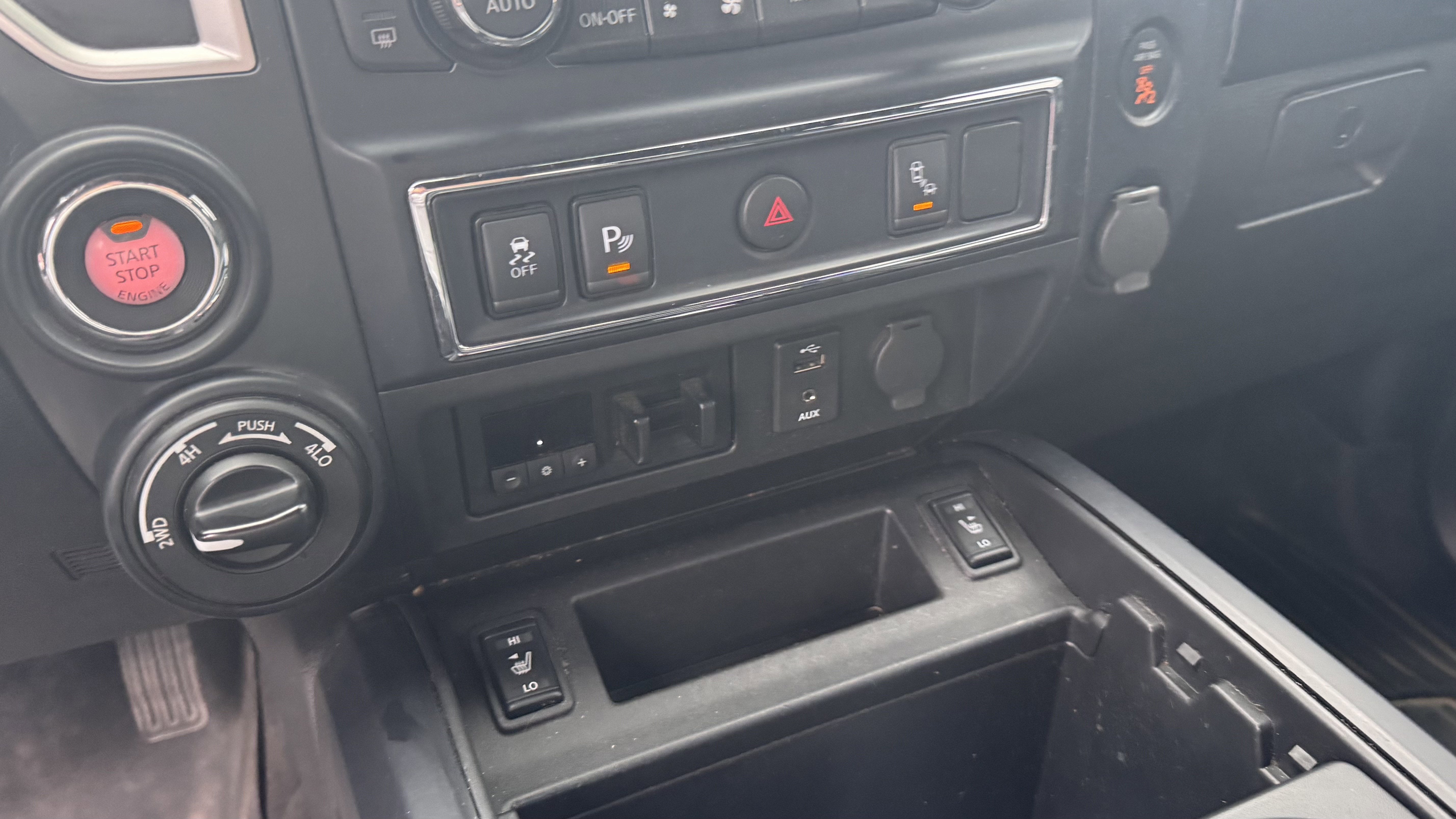 2018 Nissan TITAN SV