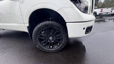 2018 Nissan TITAN SV