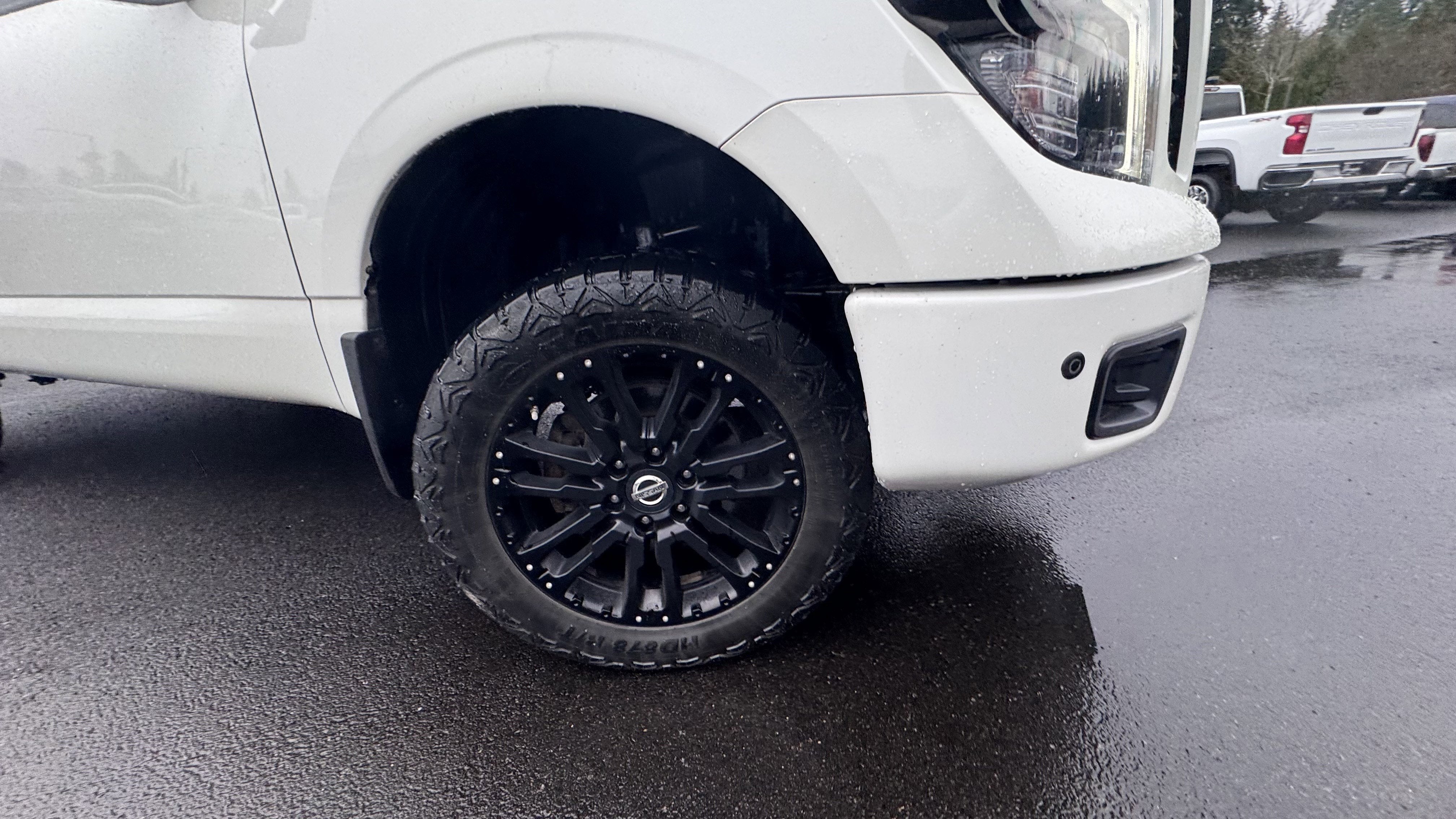 2018 Nissan TITAN SV