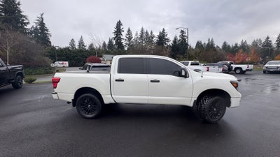 2018 Nissan TITAN SV