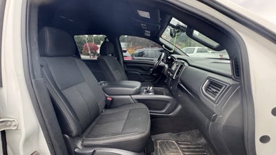 2018 Nissan TITAN SV