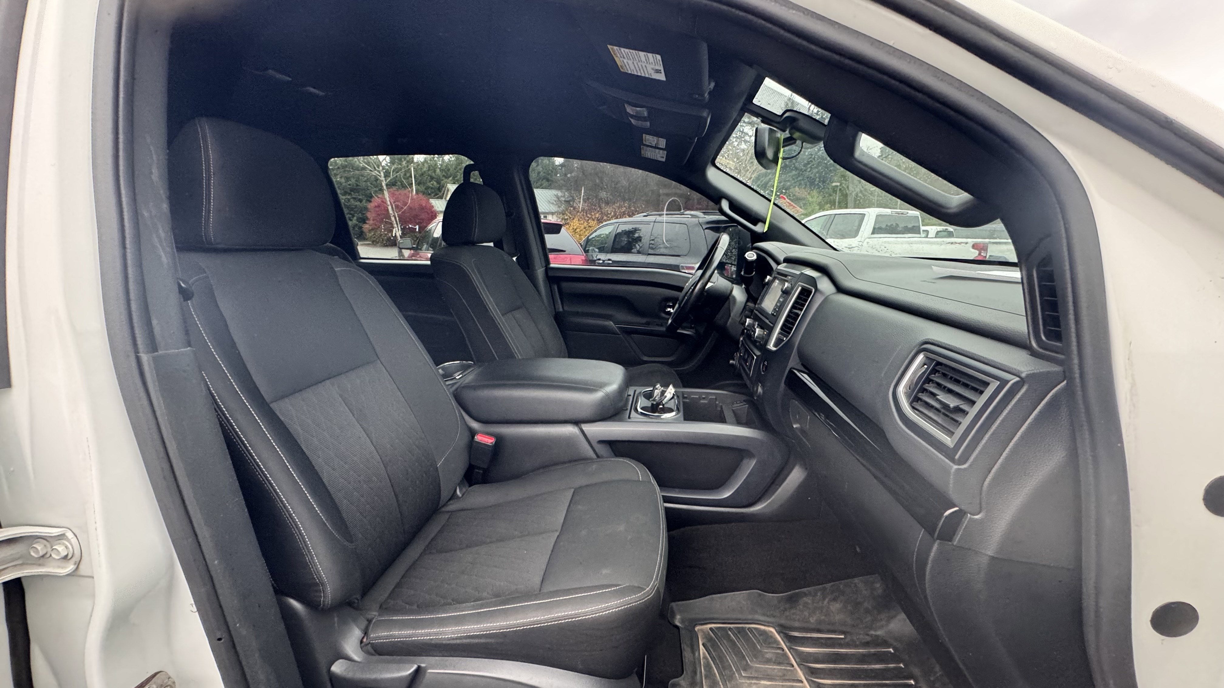 2018 Nissan TITAN SV