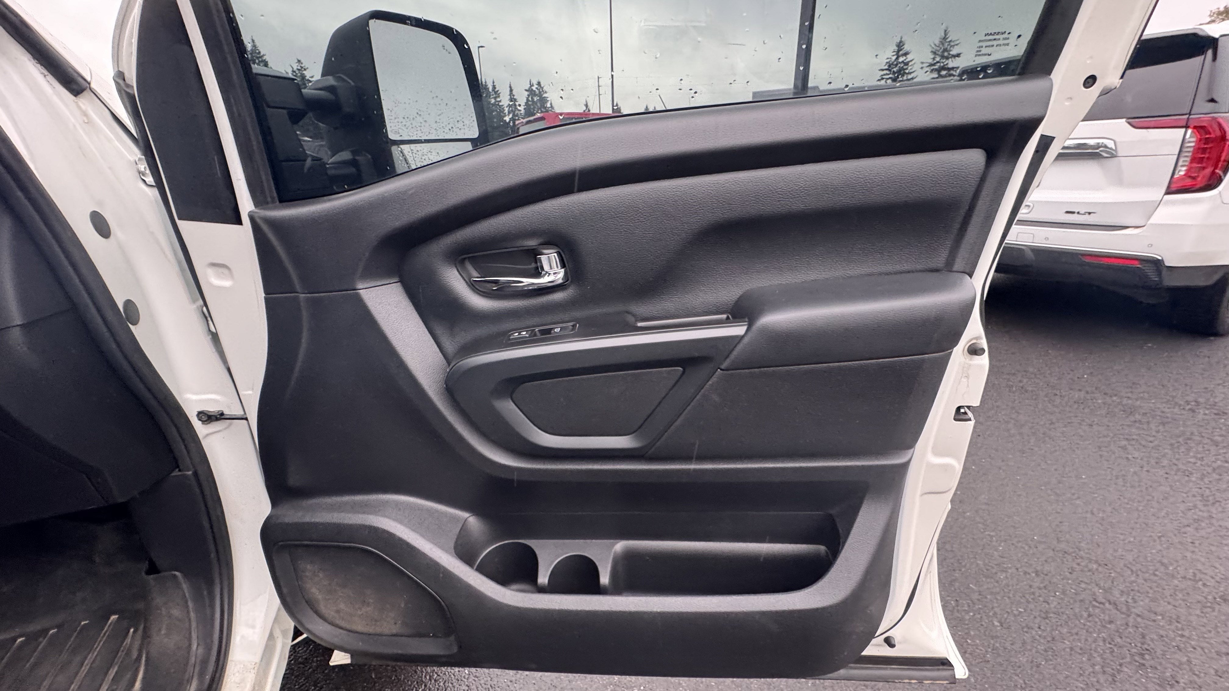 2018 Nissan TITAN SV