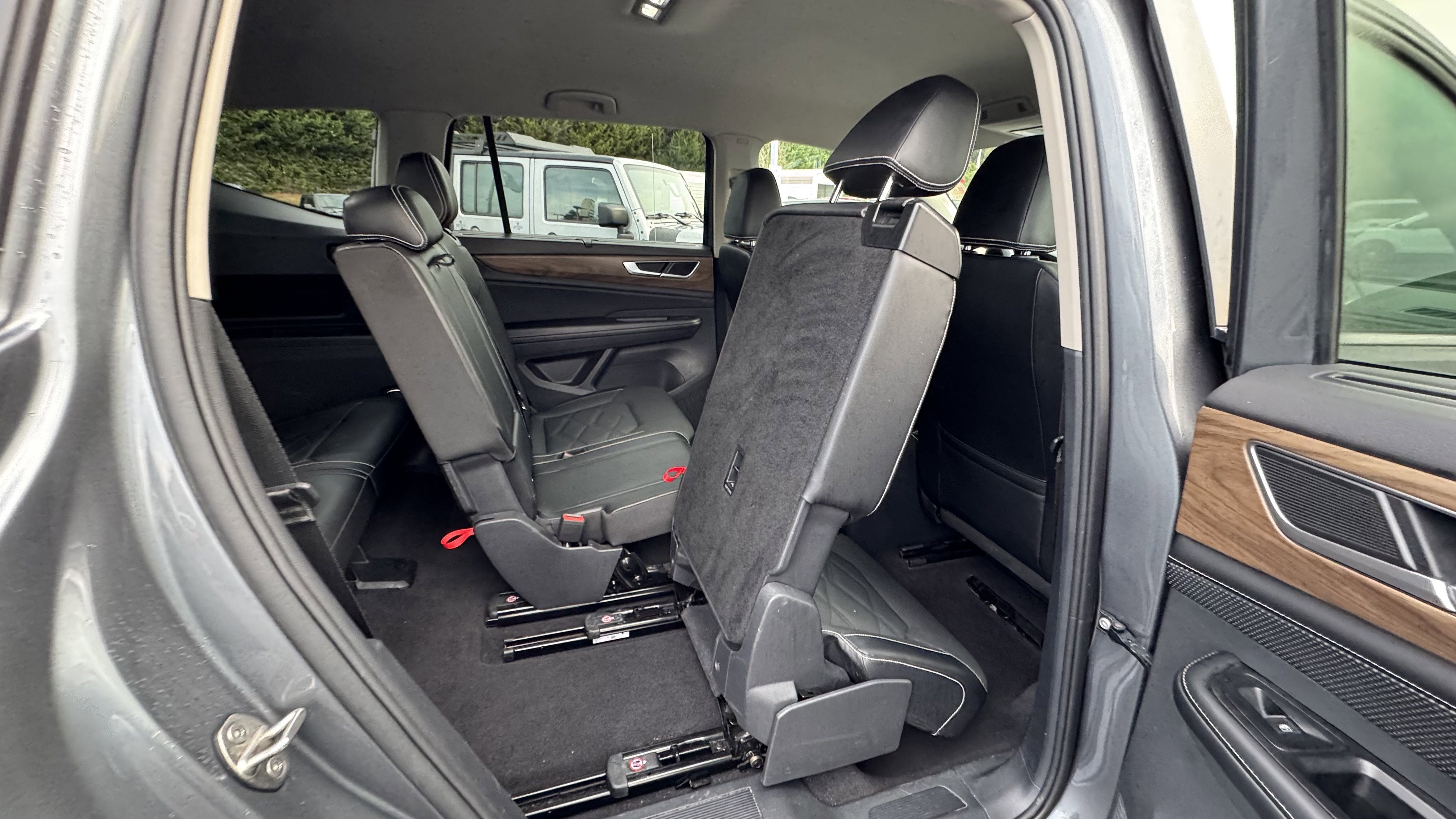 2024 Volkswagen Atlas 2.0T SE w/Technology