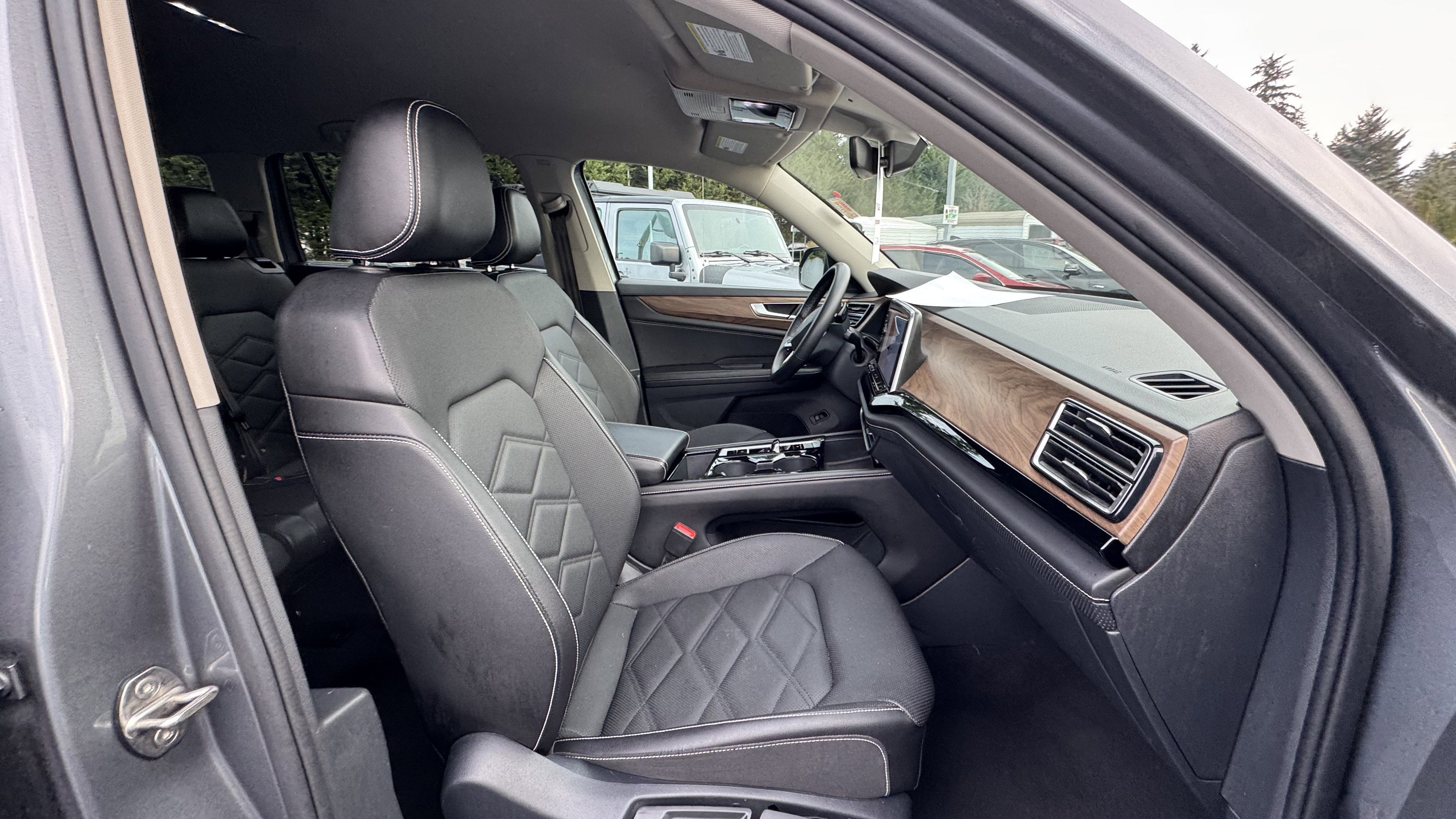 2024 Volkswagen Atlas 2.0T SE w/Technology