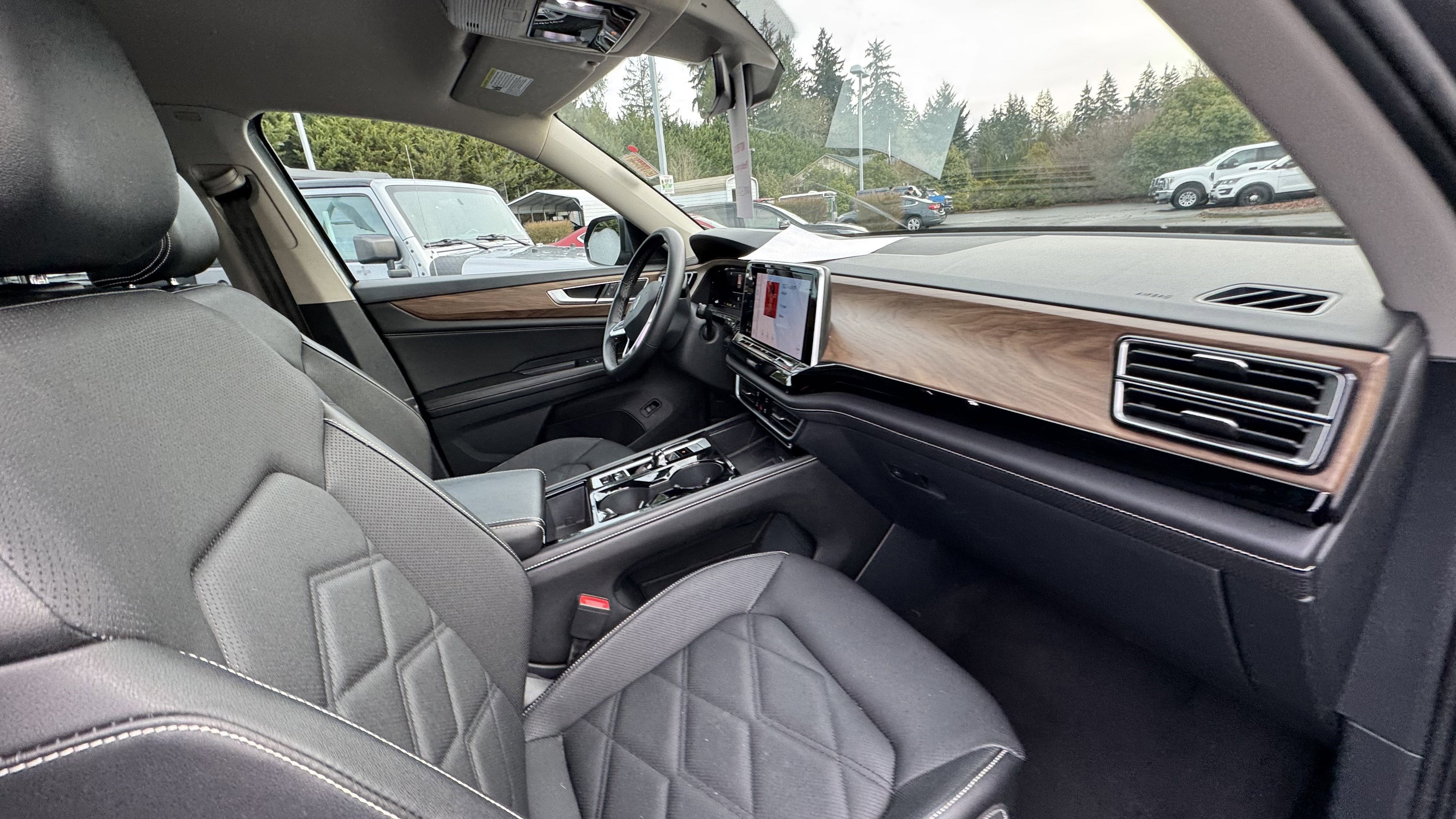 2024 Volkswagen Atlas 2.0T SE w/Technology