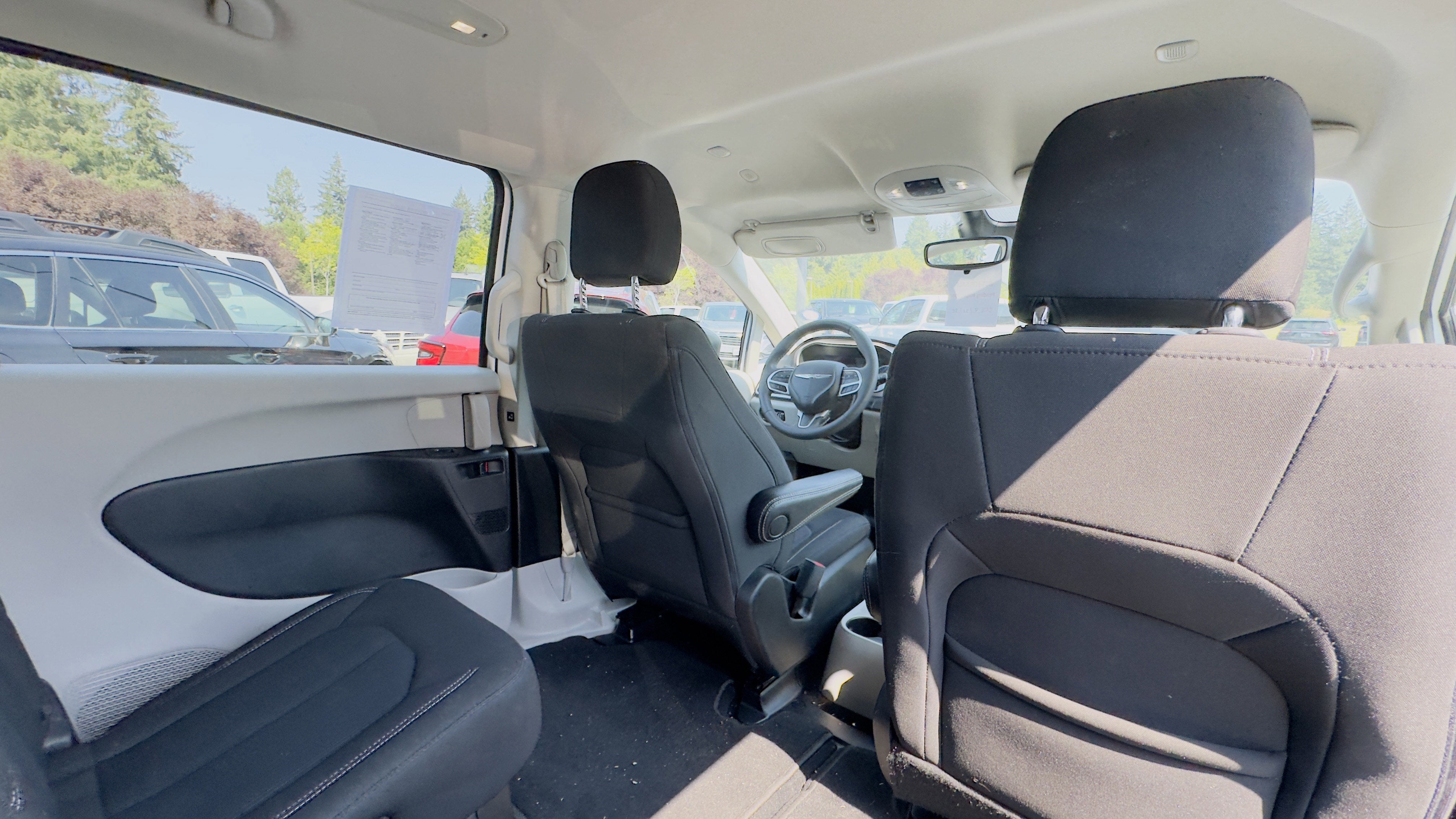 2023 Chrysler Voyager LX