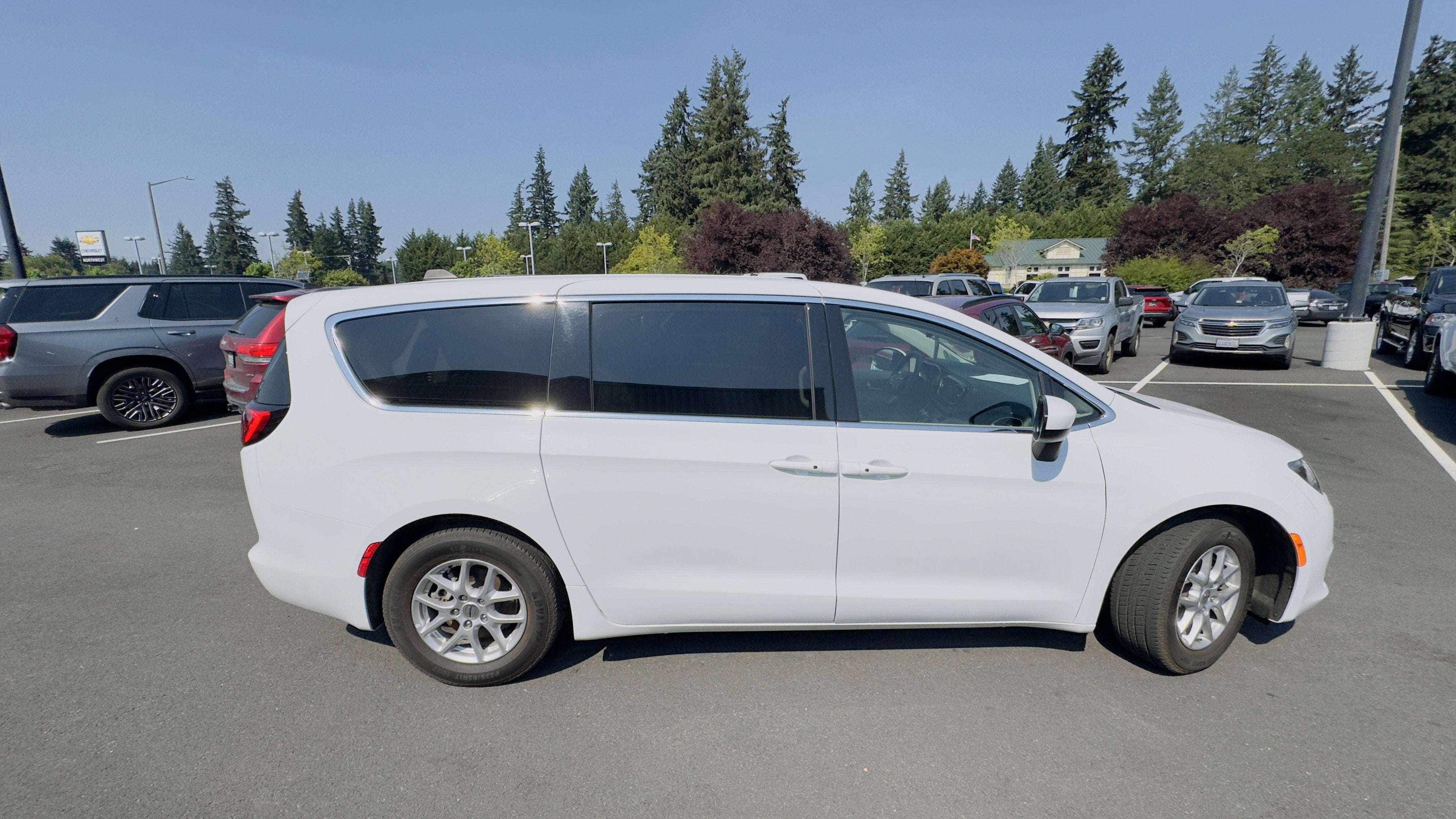 2023 Chrysler Voyager LX