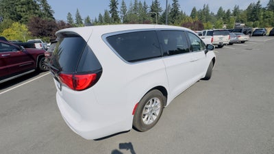2023 Chrysler Voyager LX
