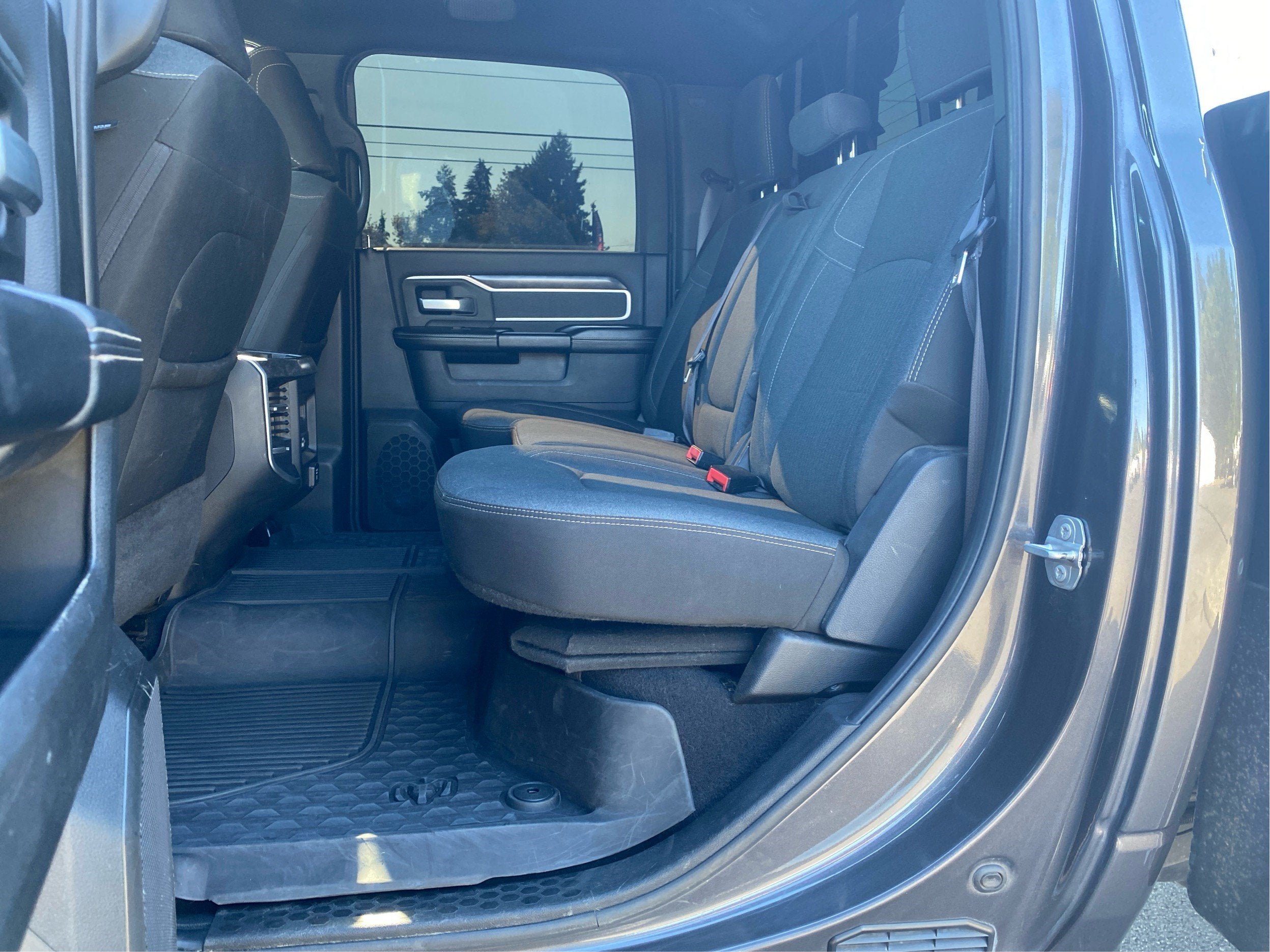 2022 RAM 3500 Big Horn Crew Cab 4x4 8' Box
