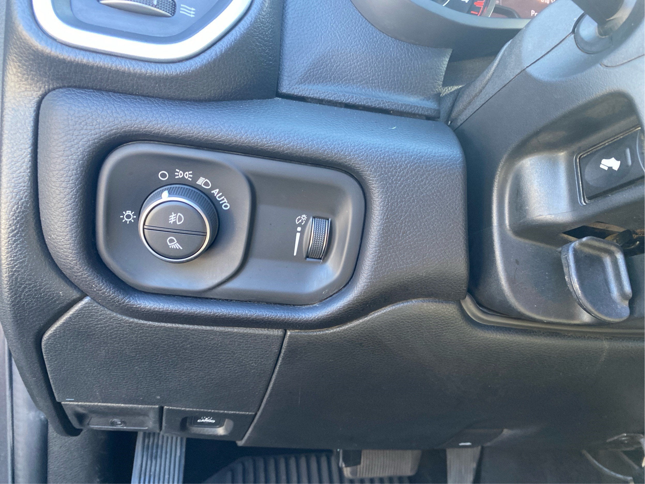 2022 RAM 3500 Big Horn Crew Cab 4x4 8' Box