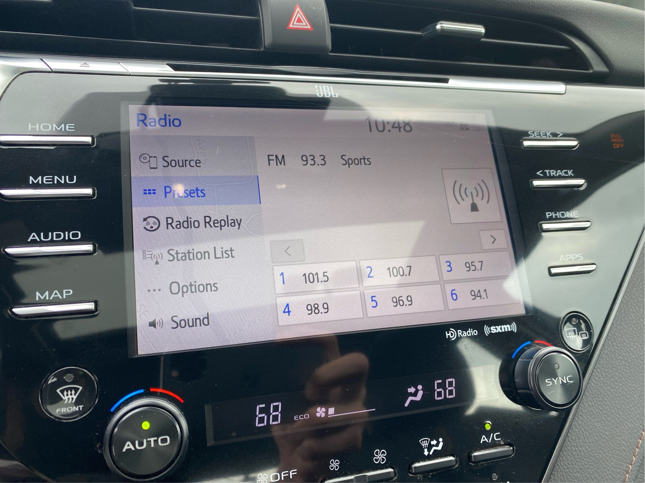 2020 Toyota Camry Hybrid XLE