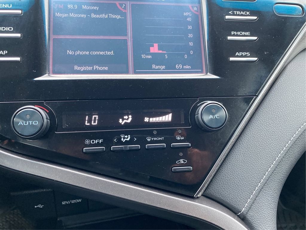 2020 Toyota Camry SE