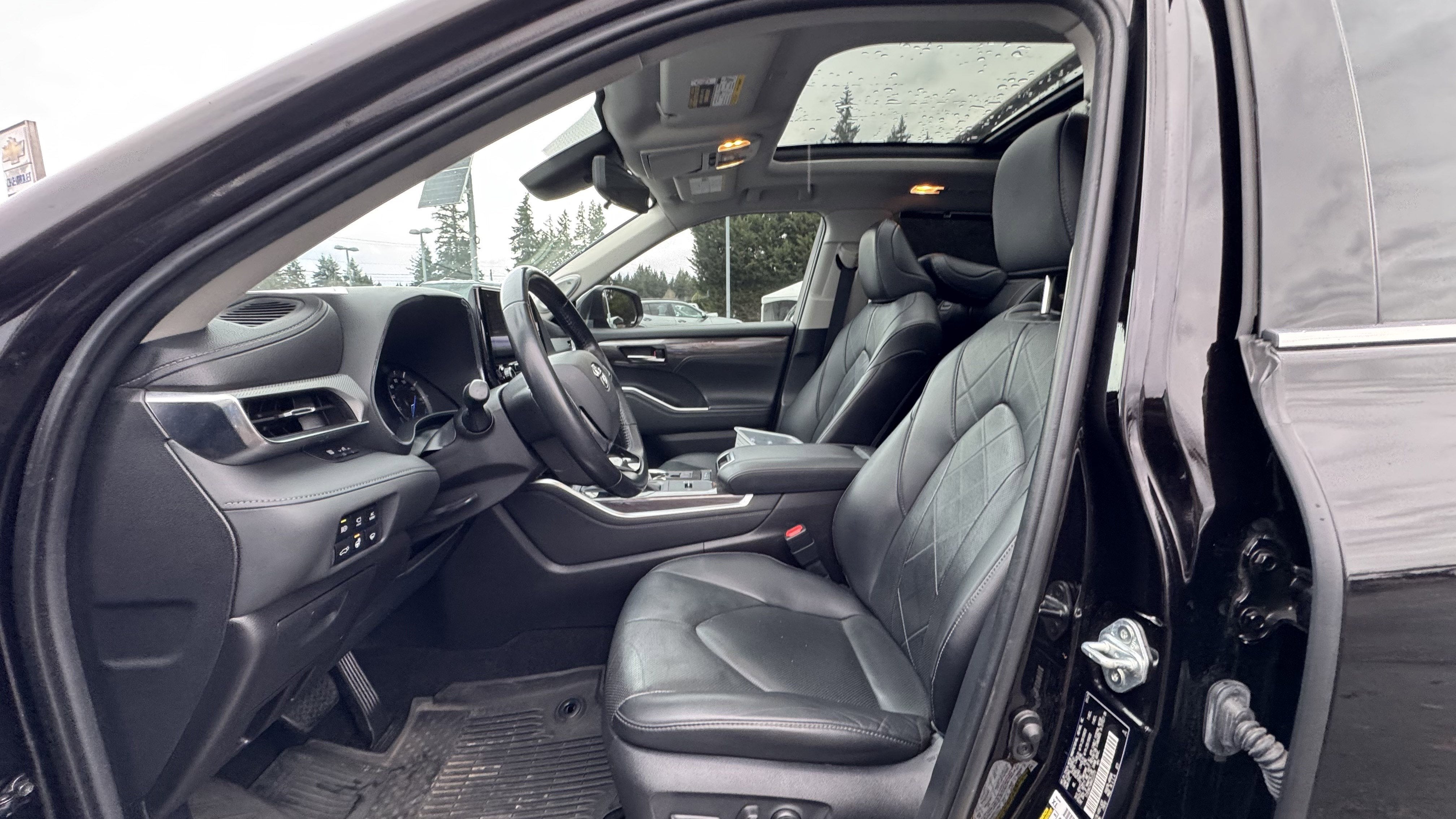 2021 Toyota Highlander Hybrid Platinum