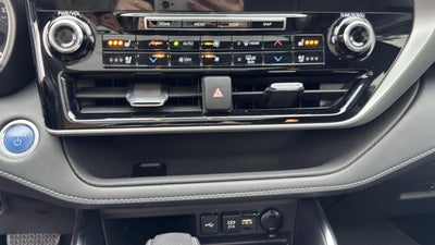 2021 Toyota Highlander Hybrid Platinum
