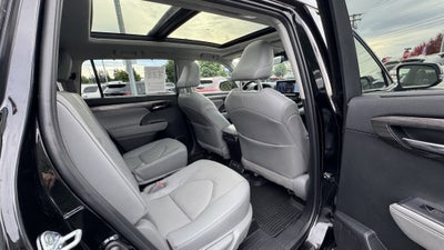 2022 Toyota Highlander Platinum