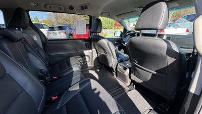 2015 Toyota Sienna SE 8 Passenger