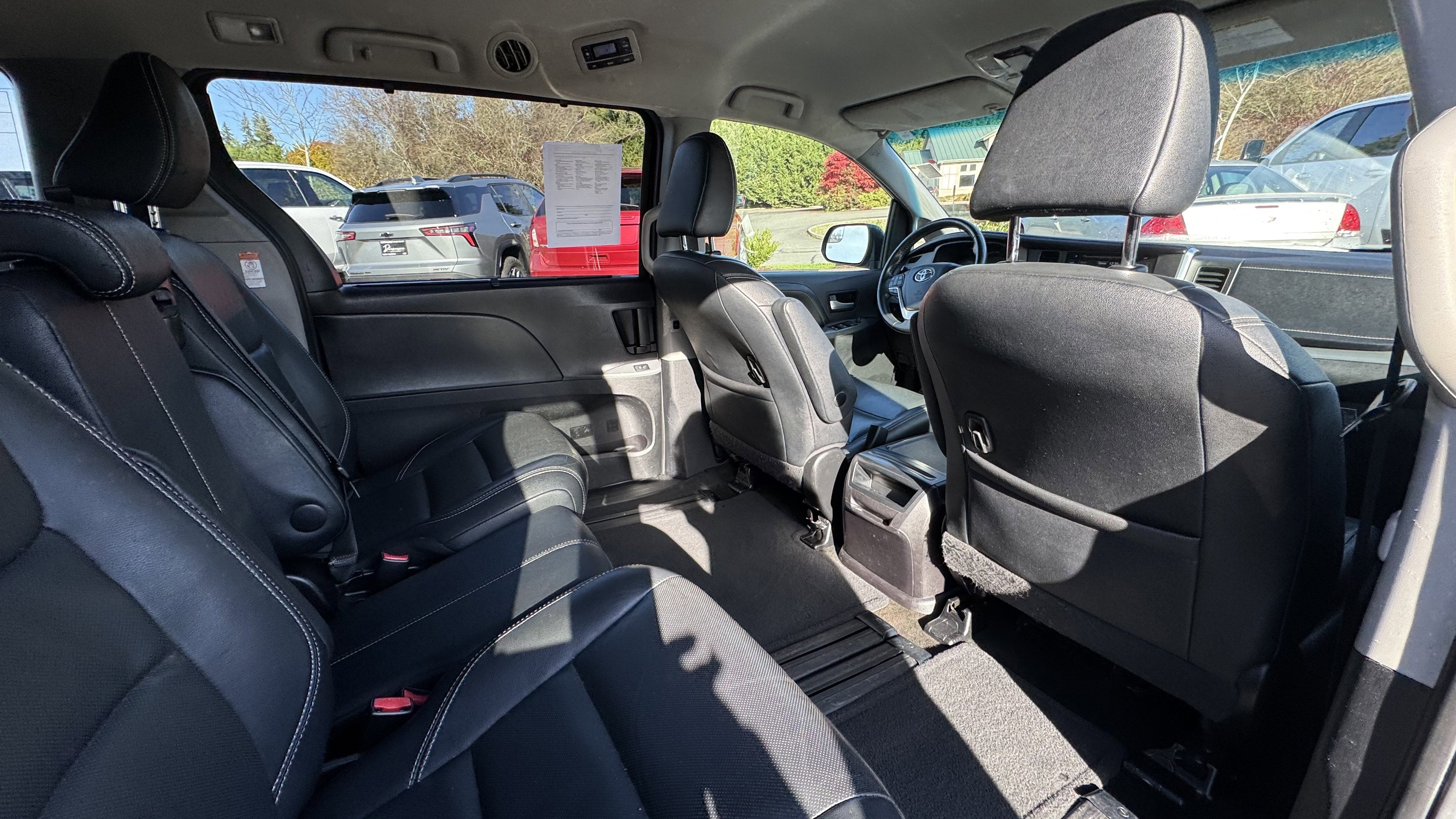 2015 Toyota Sienna SE 8 Passenger