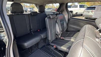2015 Toyota Sienna SE 8 Passenger
