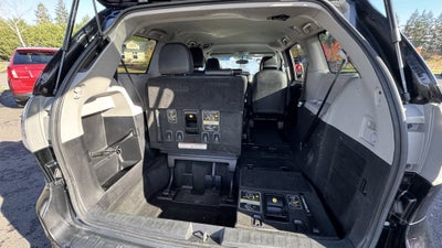 2015 Toyota Sienna SE 8 Passenger