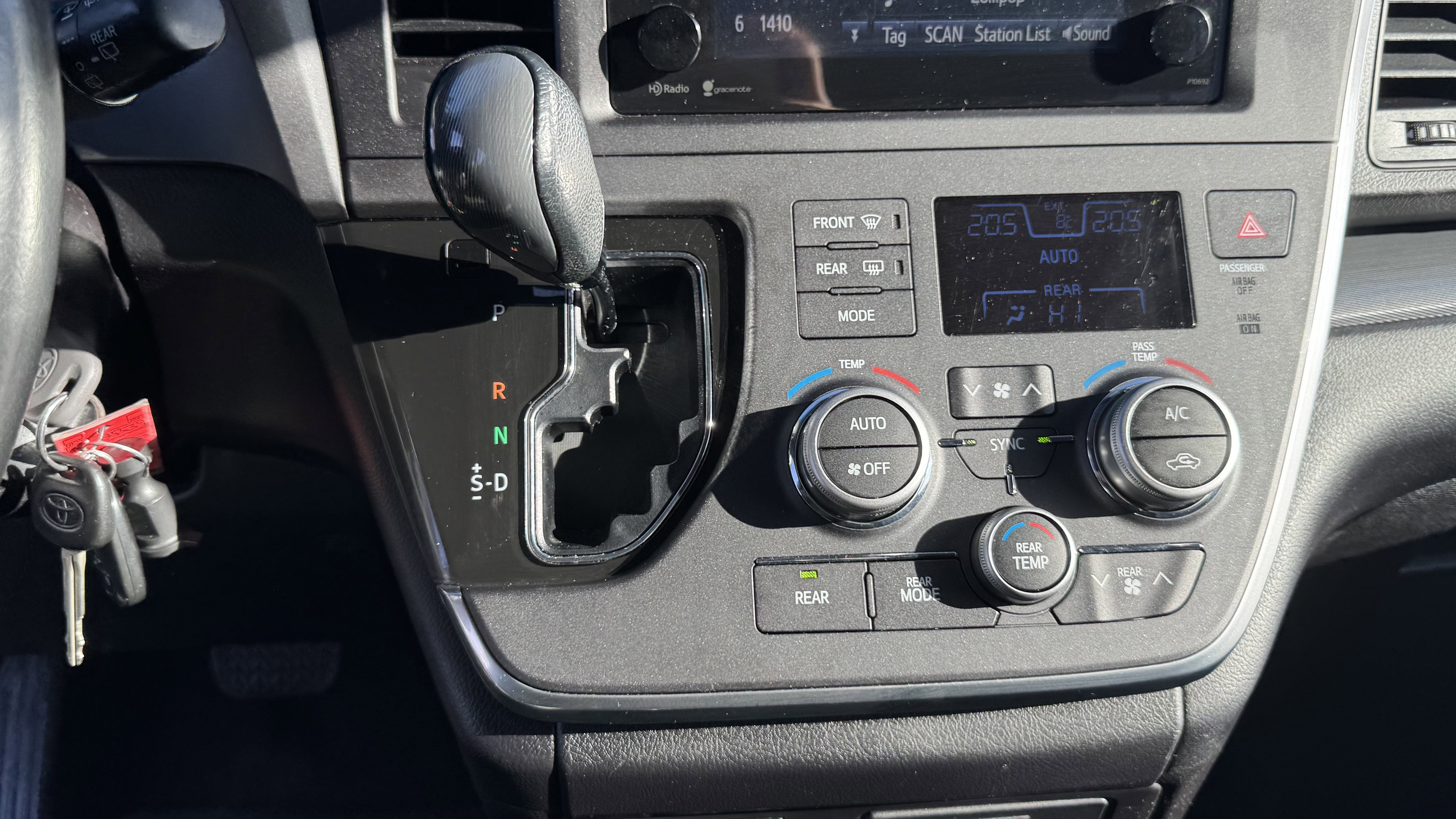 2015 Toyota Sienna SE 8 Passenger