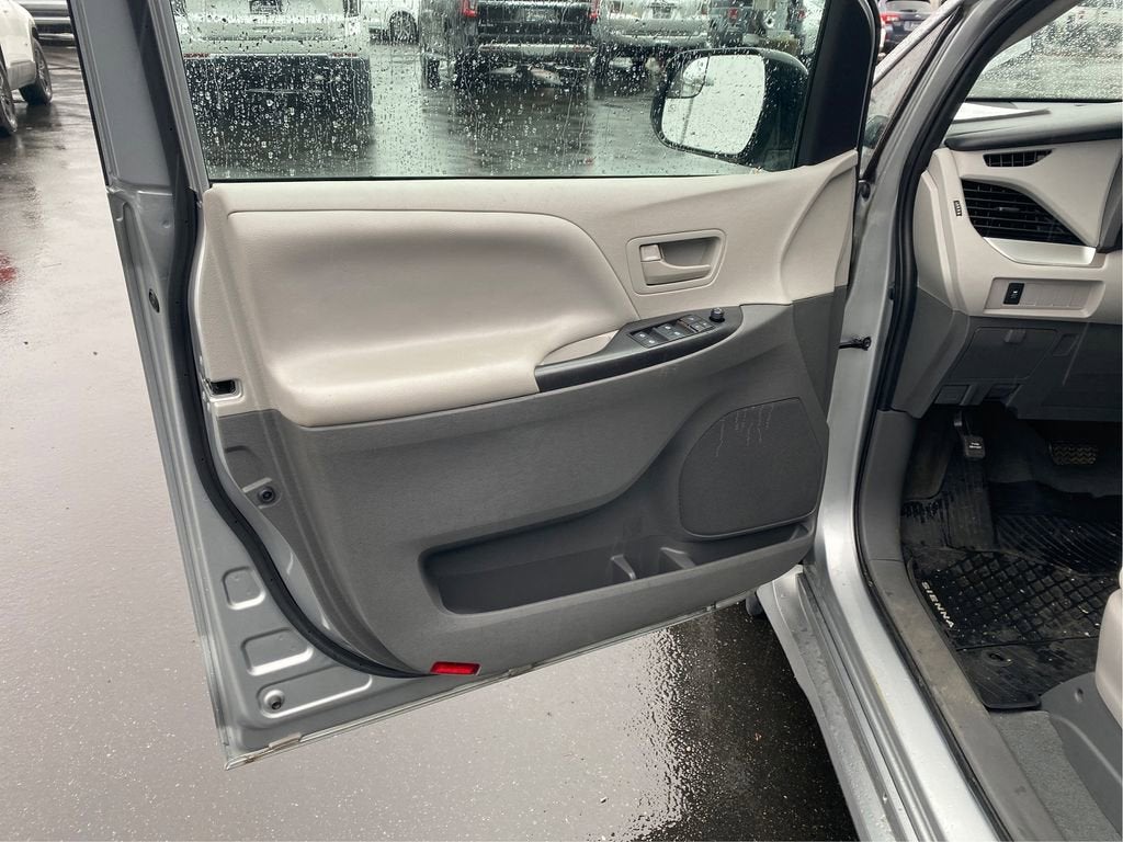 2020 Toyota Sienna L