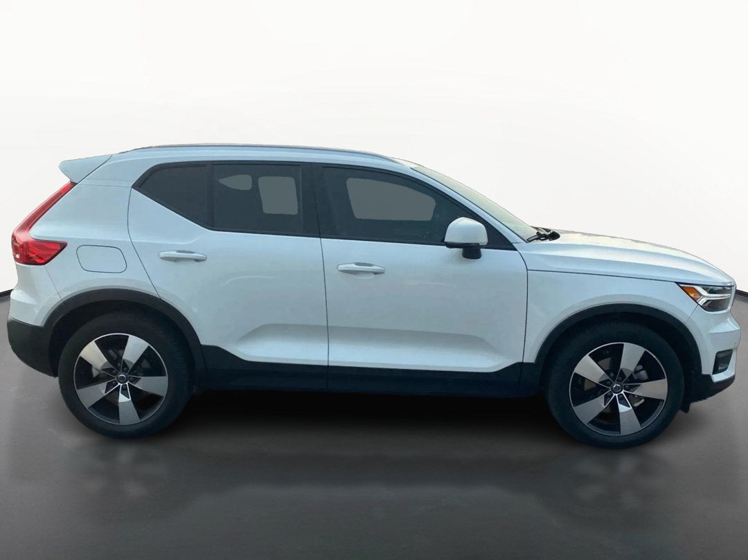 2021 Volvo XC40 T5 Momentum