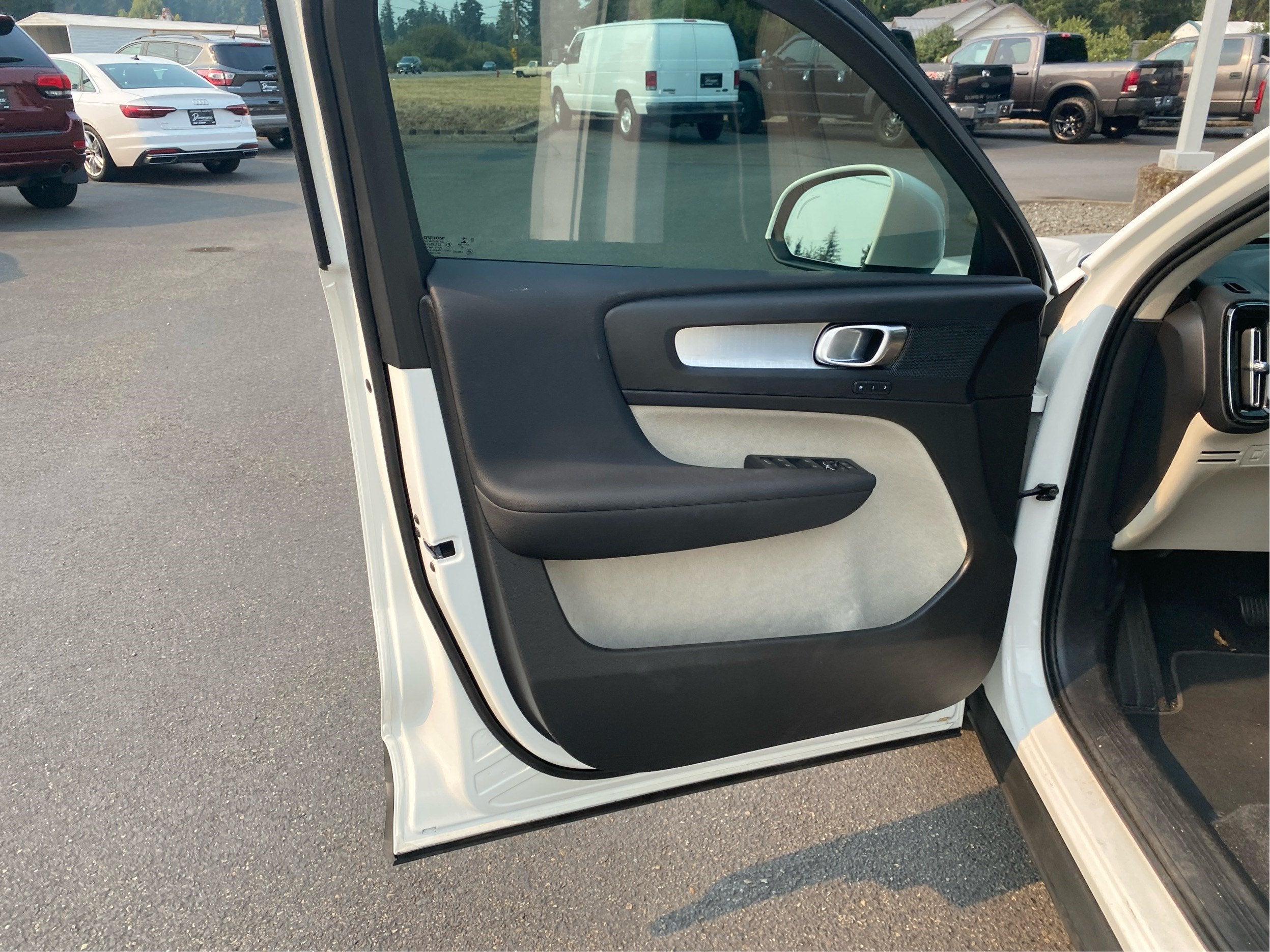 2021 Volvo XC40 T5 Momentum