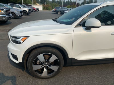 2021 Volvo XC40 T5 Momentum