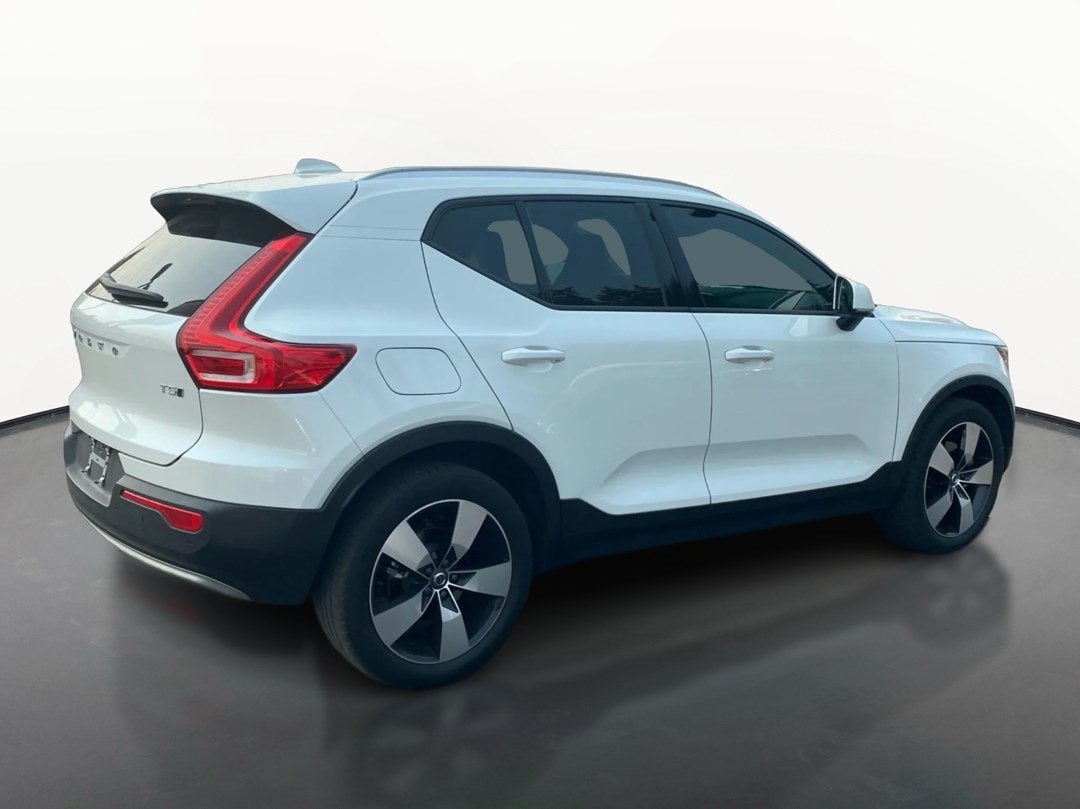 2021 Volvo XC40 T5 Momentum