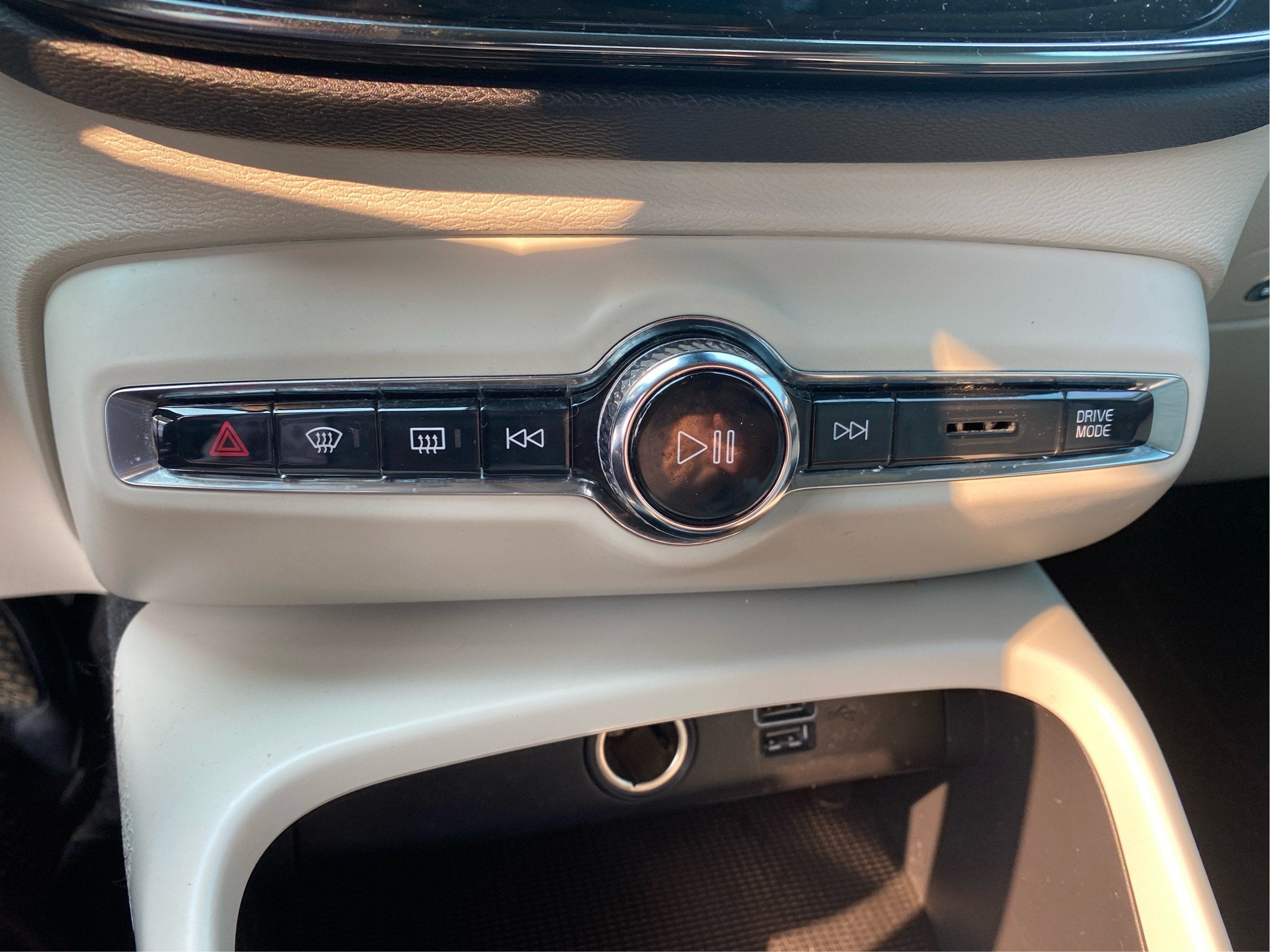 2021 Volvo XC40 T5 Momentum