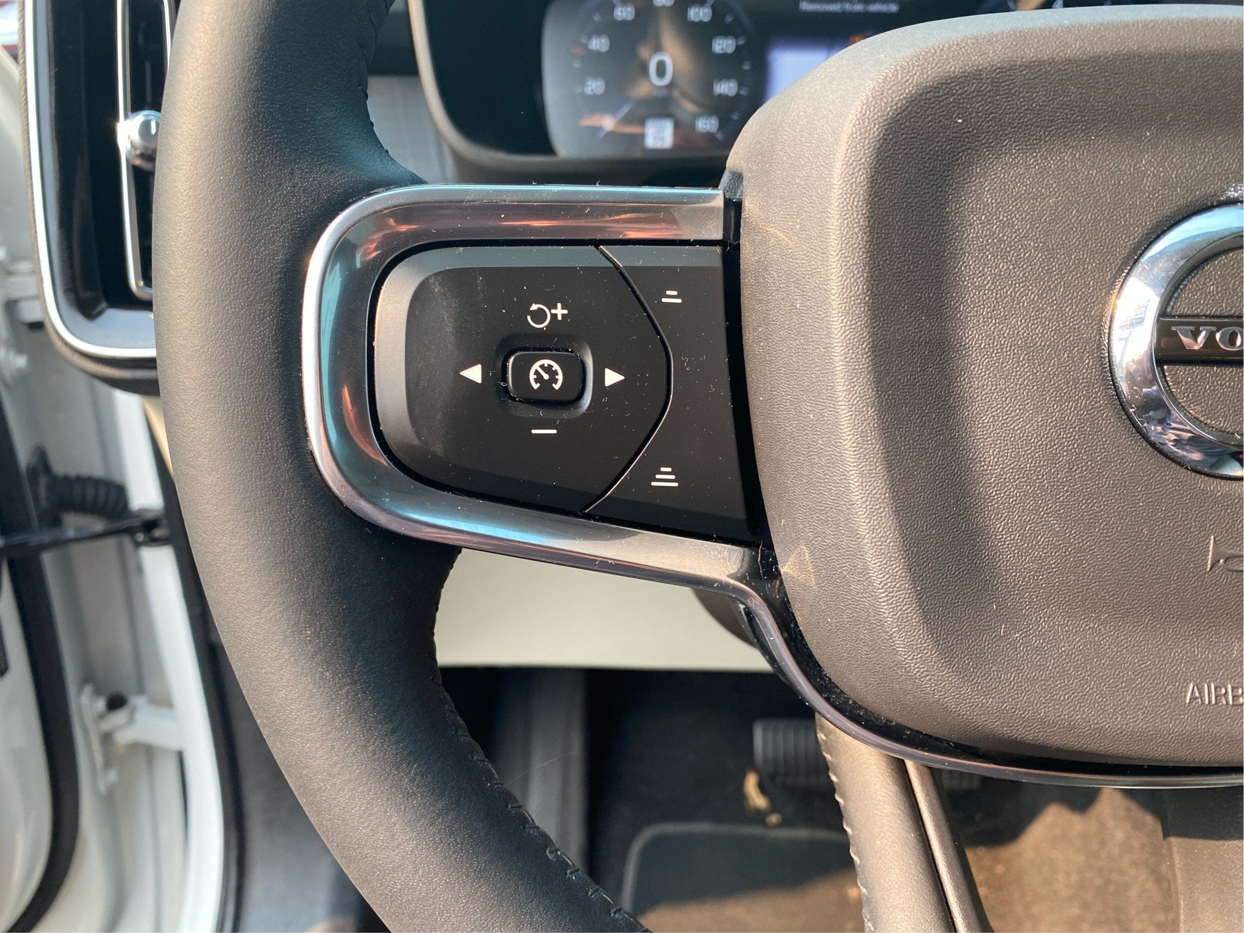 2021 Volvo XC40 T5 Momentum
