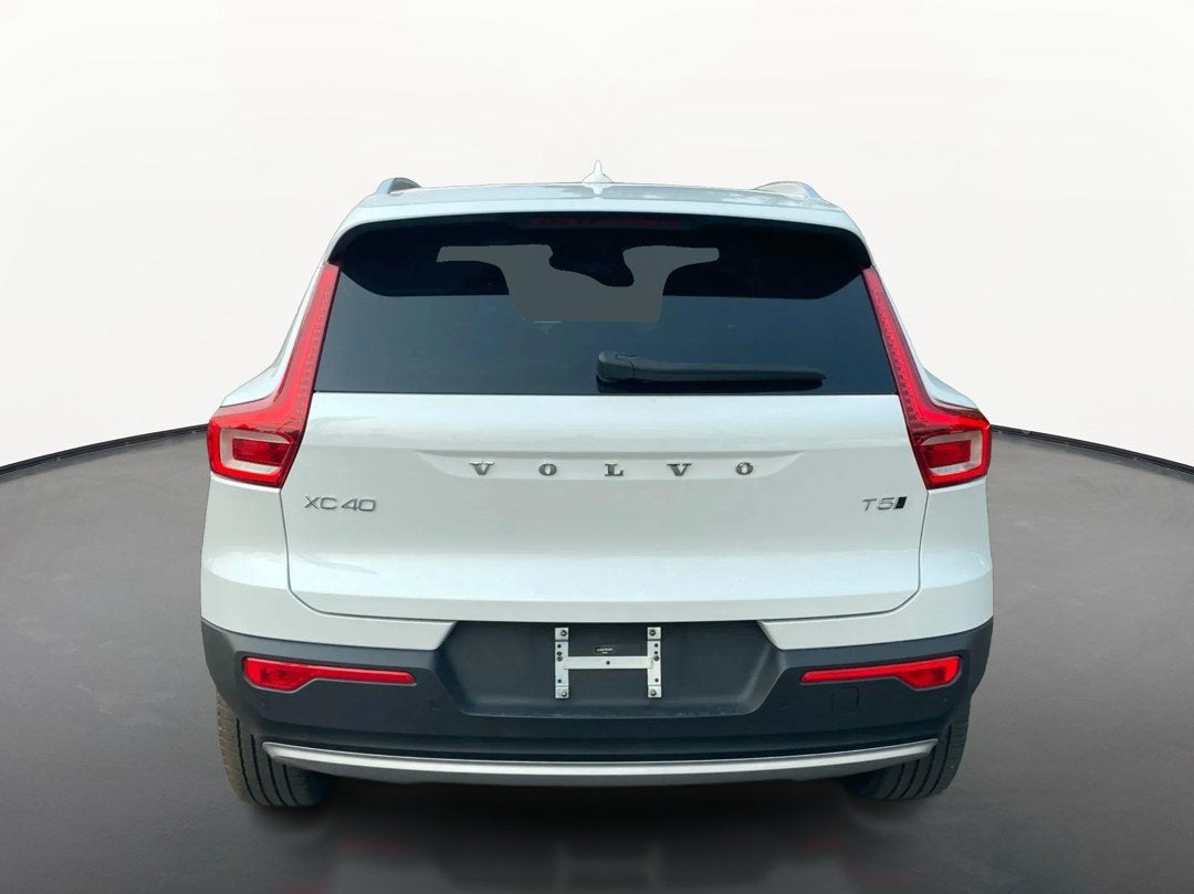 2021 Volvo XC40 T5 Momentum