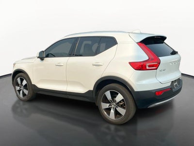 2021 Volvo XC40 T5 Momentum