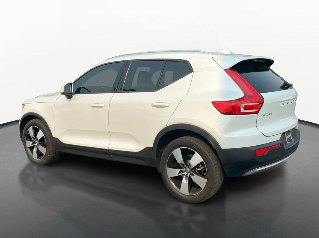 2021 Volvo XC40 T5 Momentum