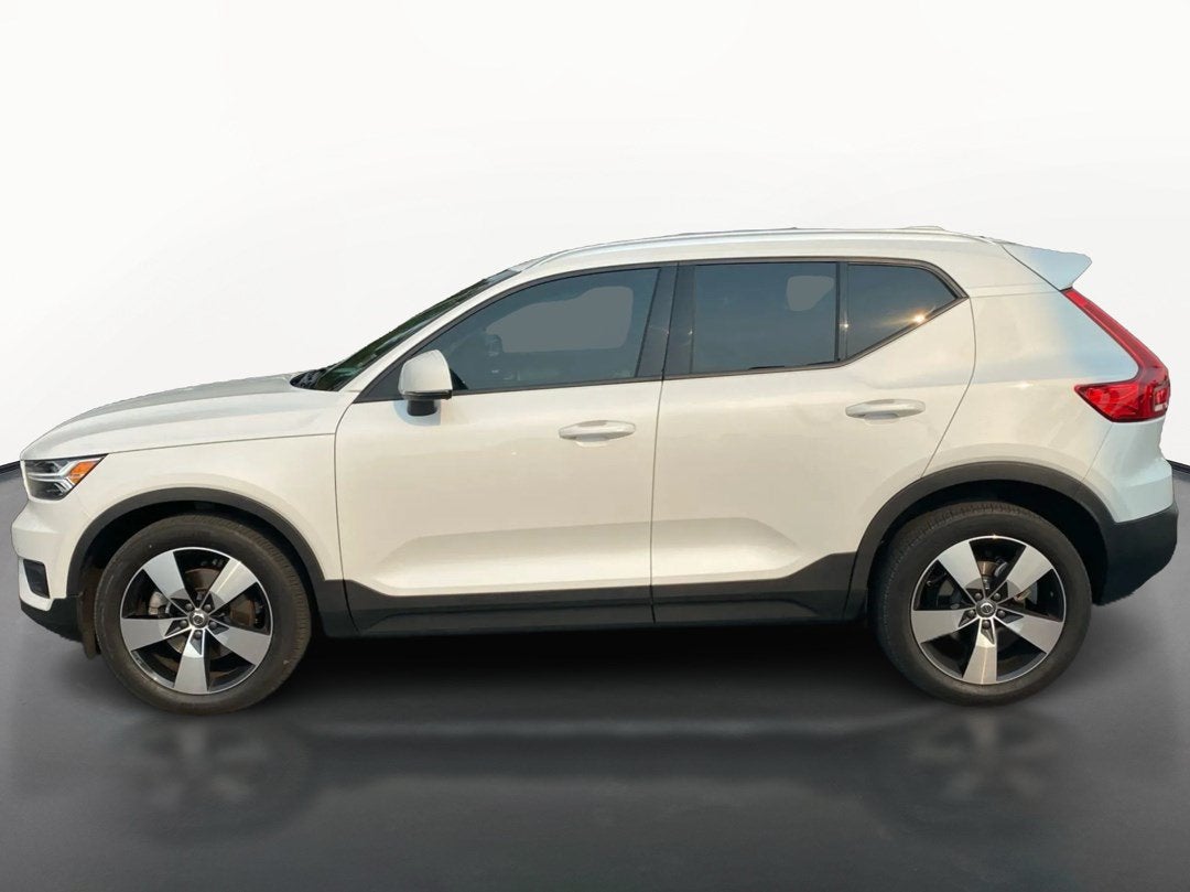 2021 Volvo XC40 T5 Momentum