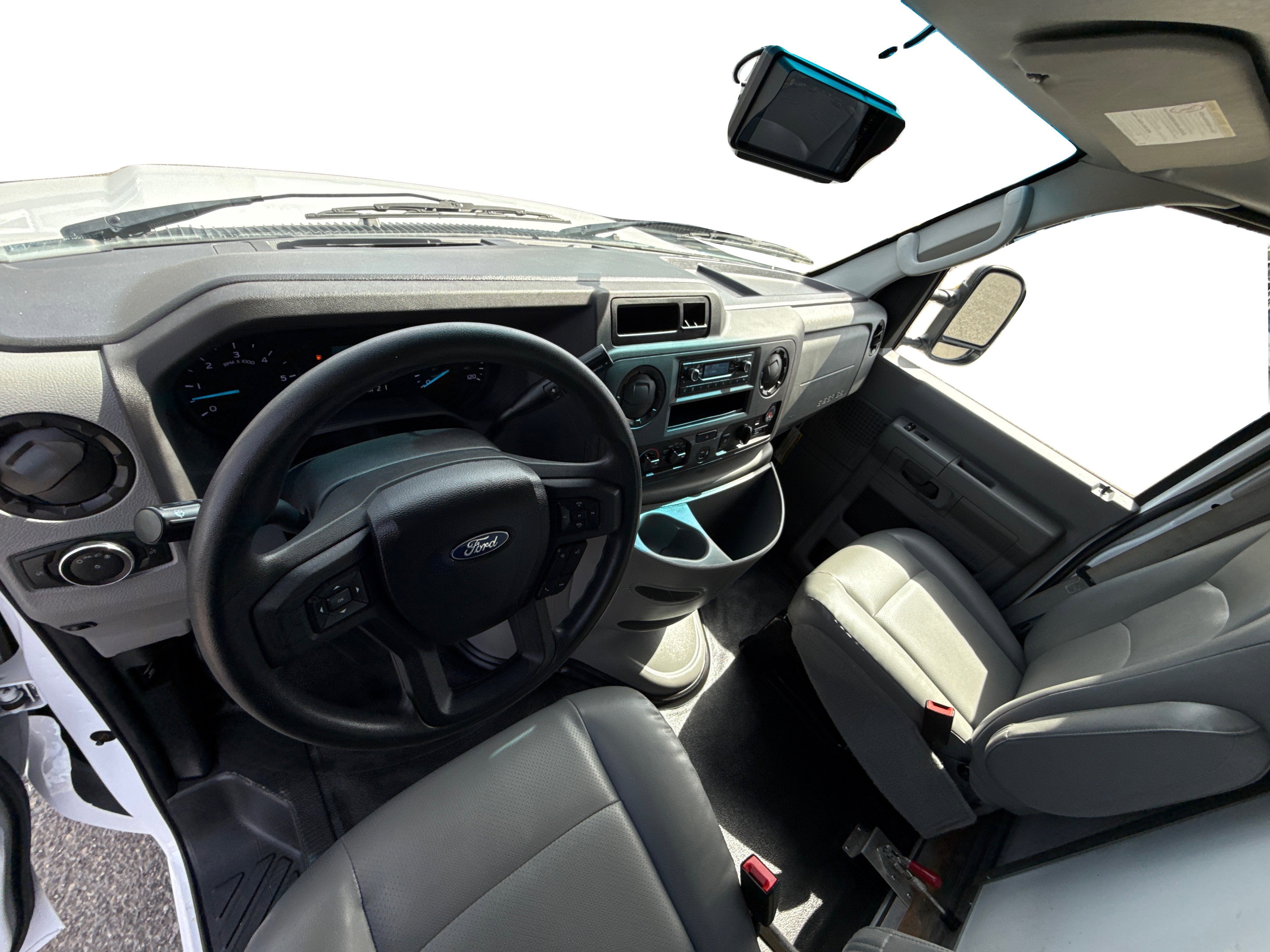 2022 Ford E-Series Cutaway E-350