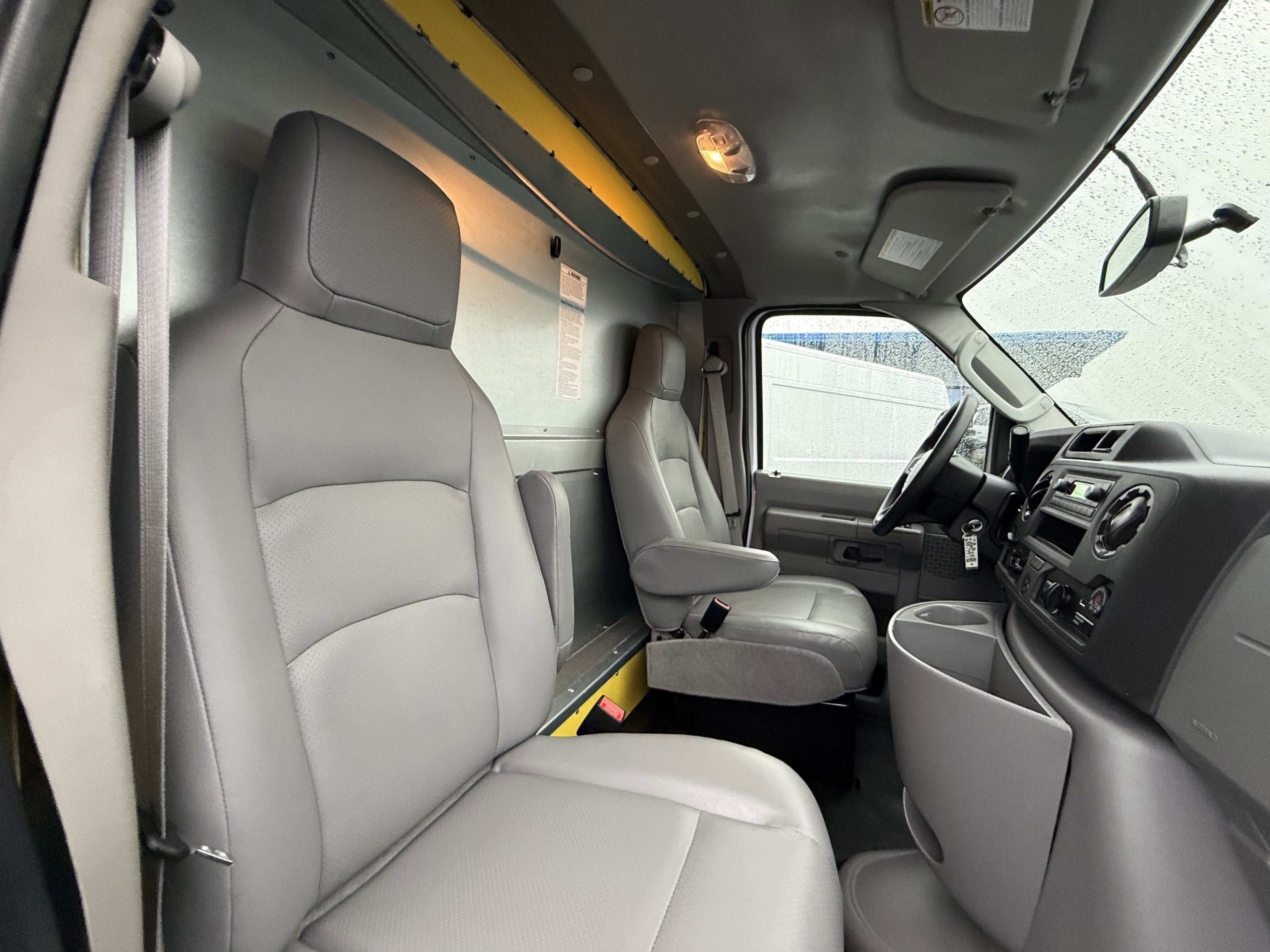 2022 Ford E-Series Cutaway E-350