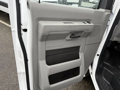 2022 Ford E-Series Cutaway E-350