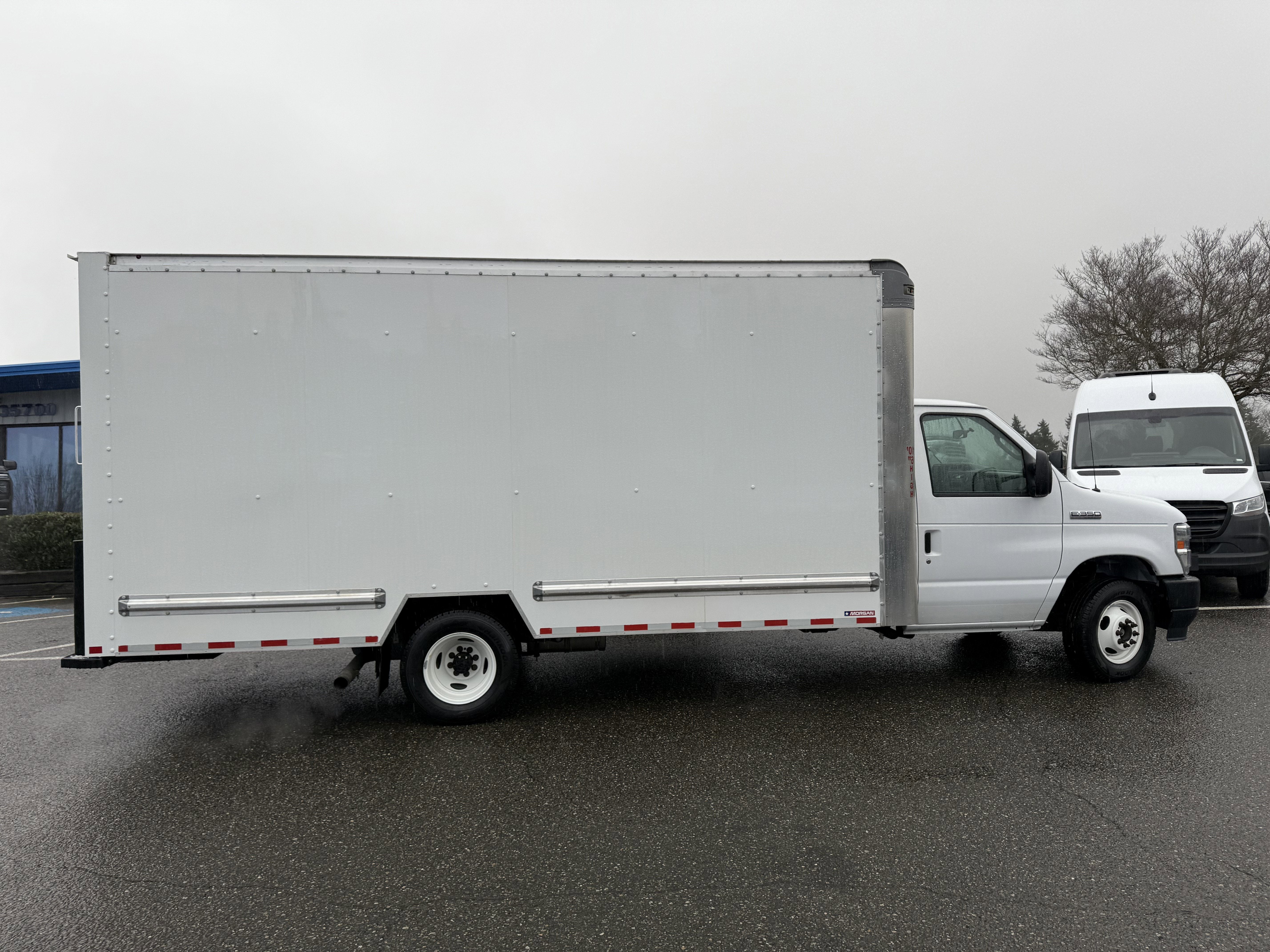 2022 Ford E-Series Cutaway E-350