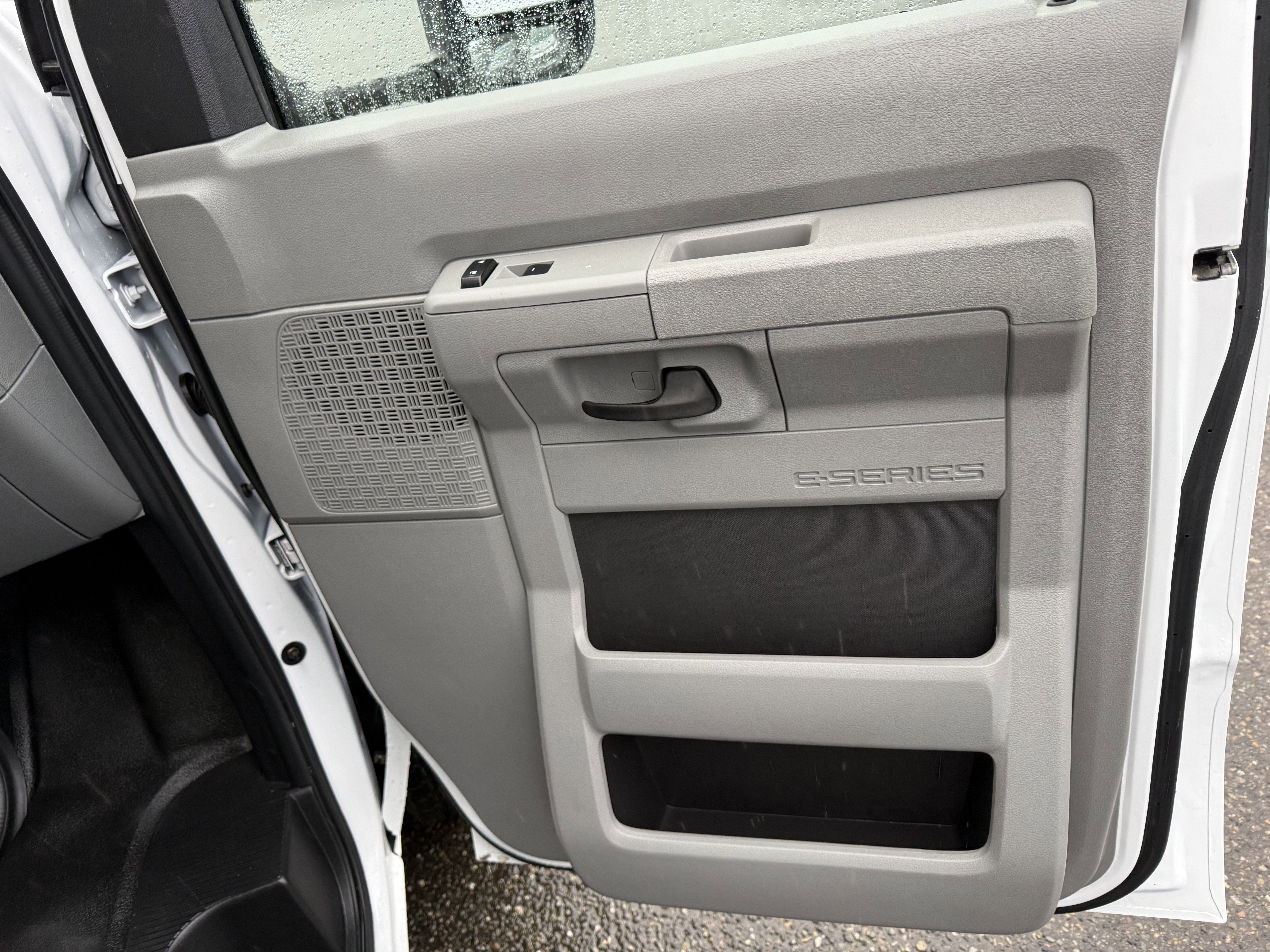 2022 Ford E-Series Cutaway E-350