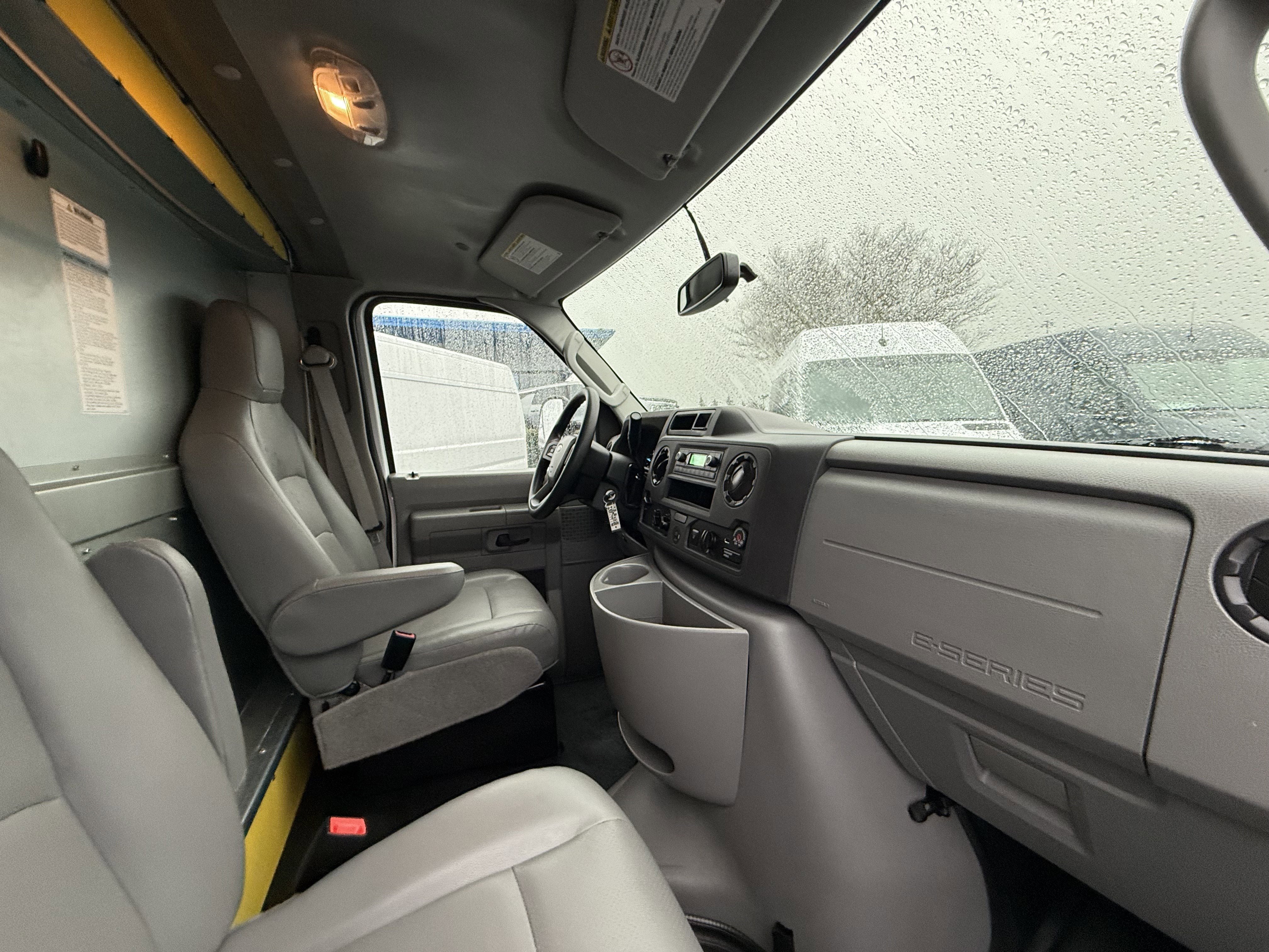 2022 Ford E-Series Cutaway E-350