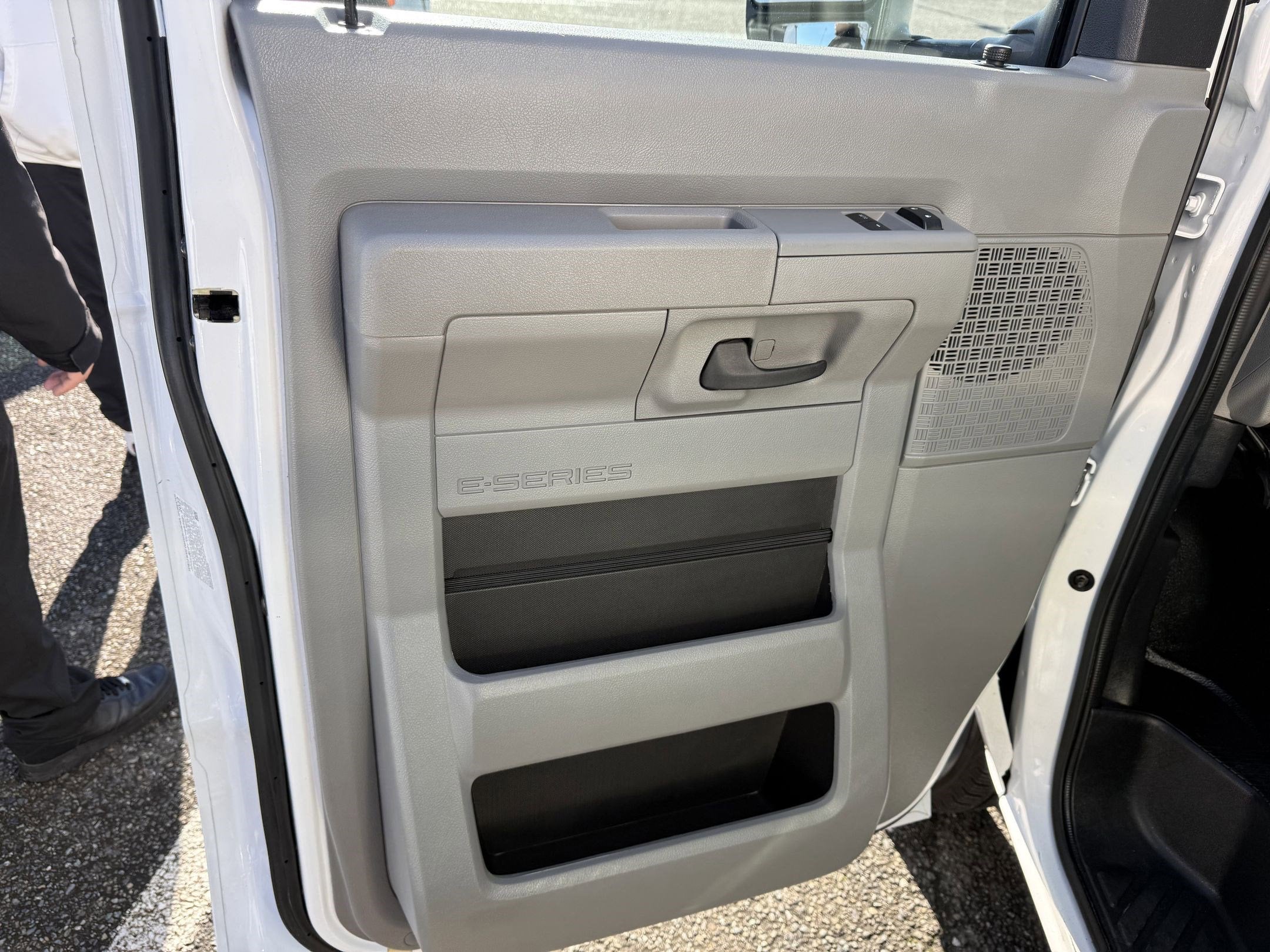 2022 Ford E-Series Cutaway E-350