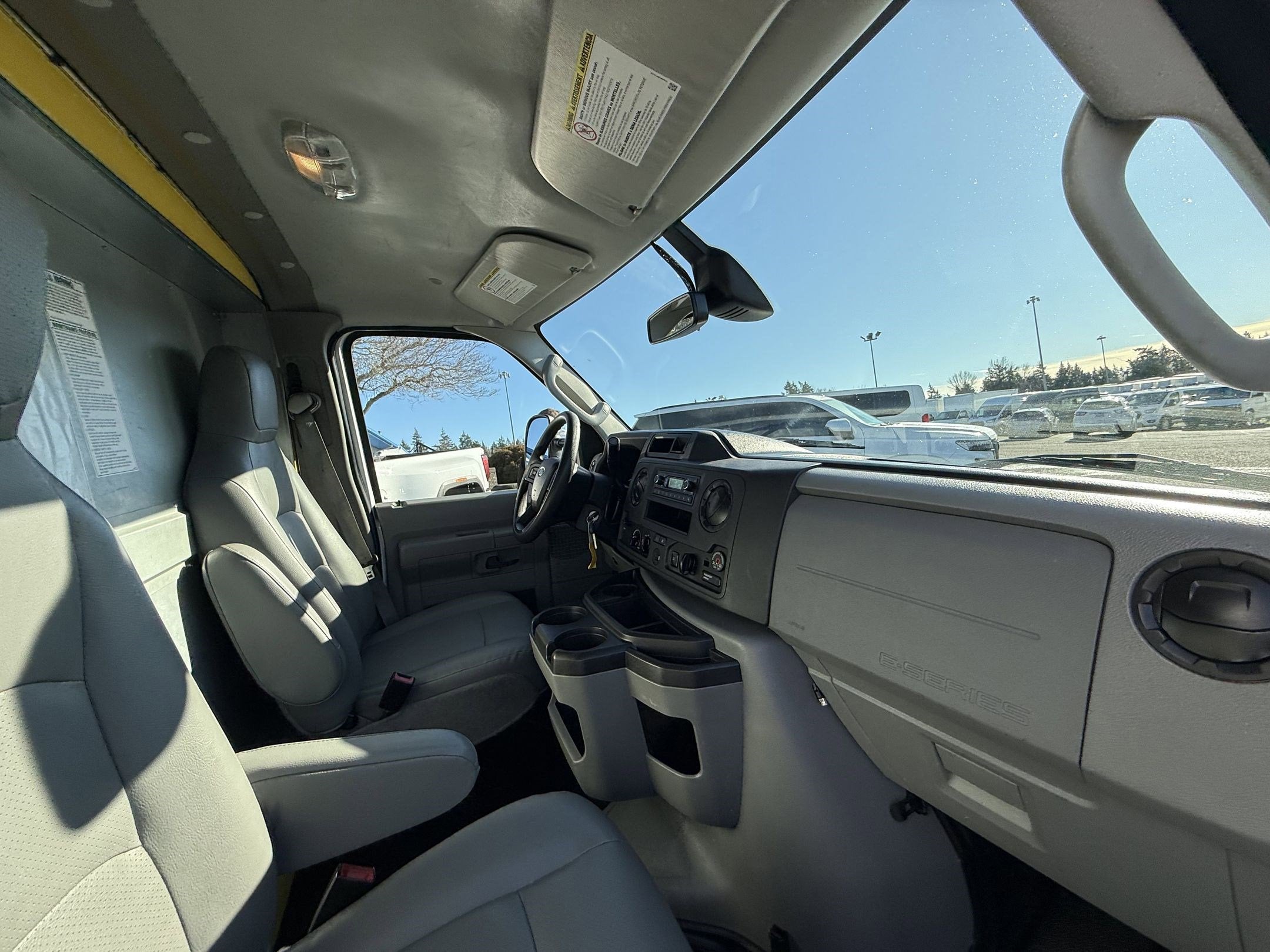 2022 Ford E-Series Cutaway E-350