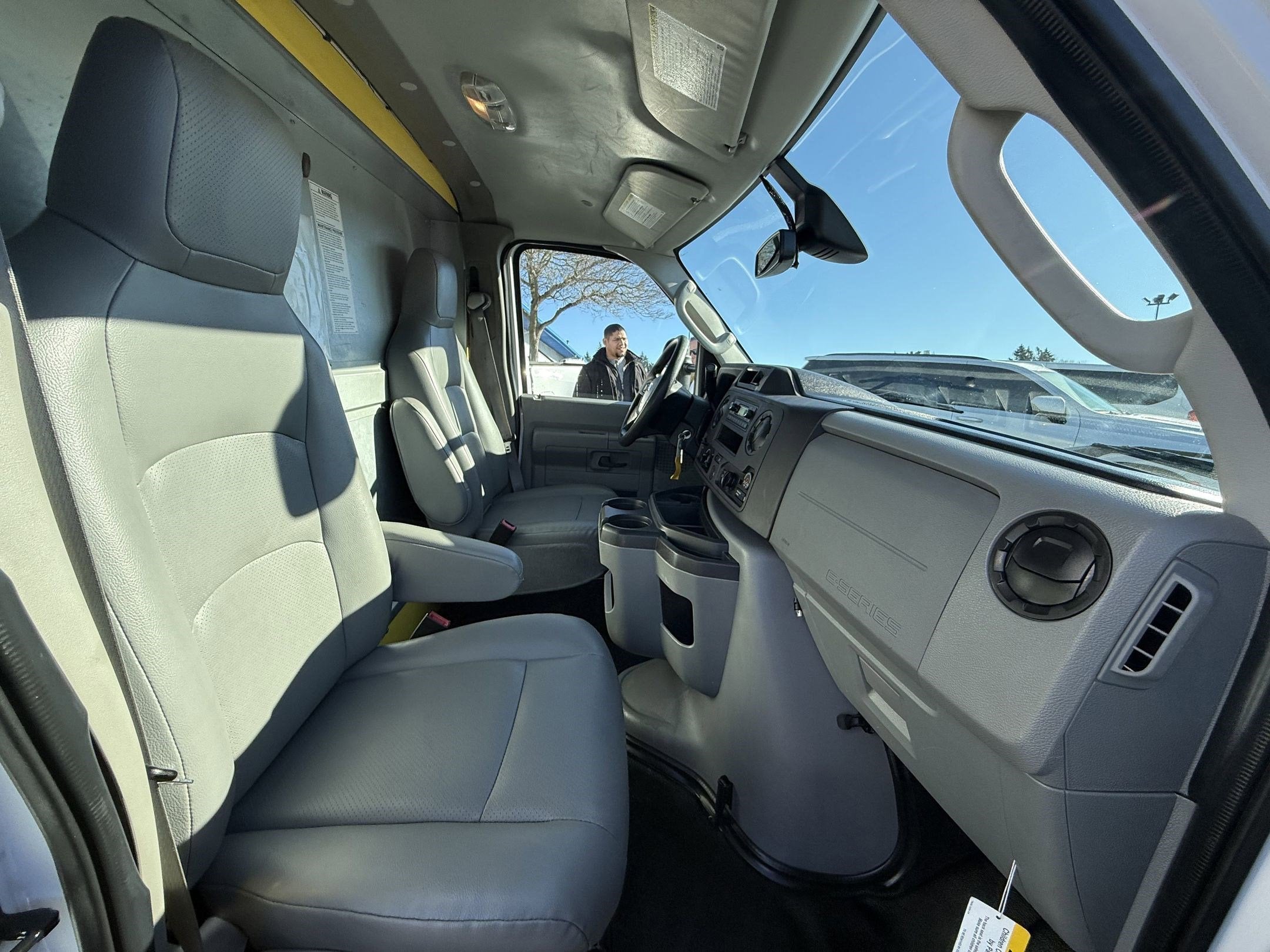 2022 Ford E-Series Cutaway E-350