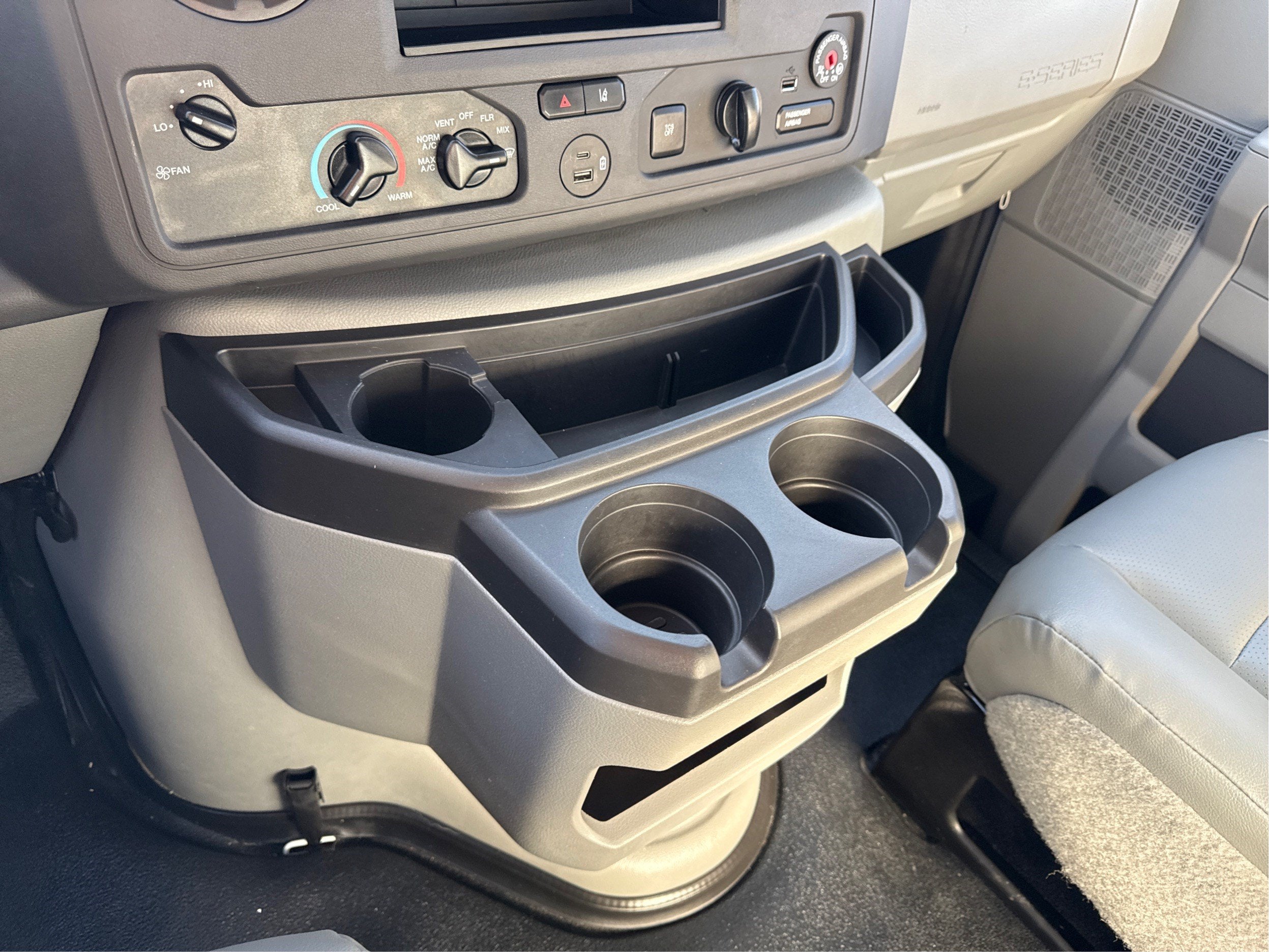 2023 Ford E-Series Cutaway E-350